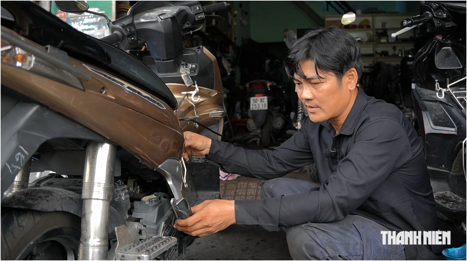 Chủ tiệm sửa xe bật mí cách để khách bớt phải sửa xe trong mùa mưa - Ảnh 2.
