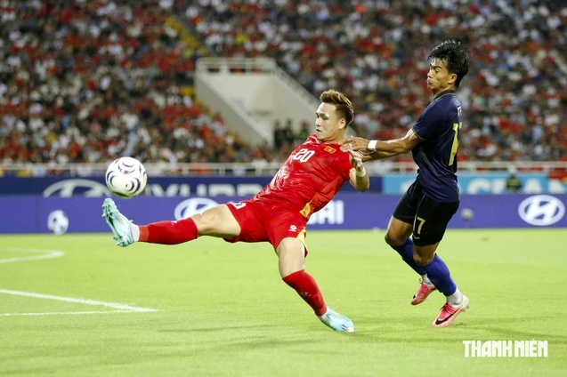 Lộ diện nhân vật thay Thành Chung gánh vác hàng thủ Việt Nam tại FIFA ASEAN Cup
- Ảnh 1.