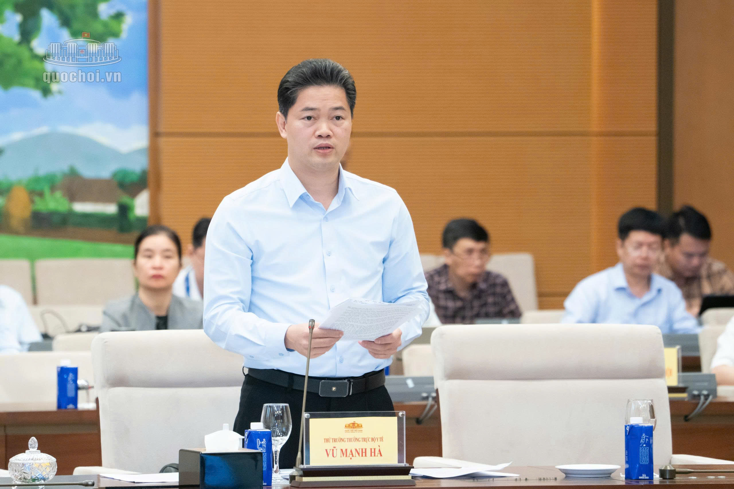 Đề xuất kiểm tra căn cước, VNeID nếu nghi người dưới 18 tuổi mua thuốc l&aacute;- Ảnh 1.