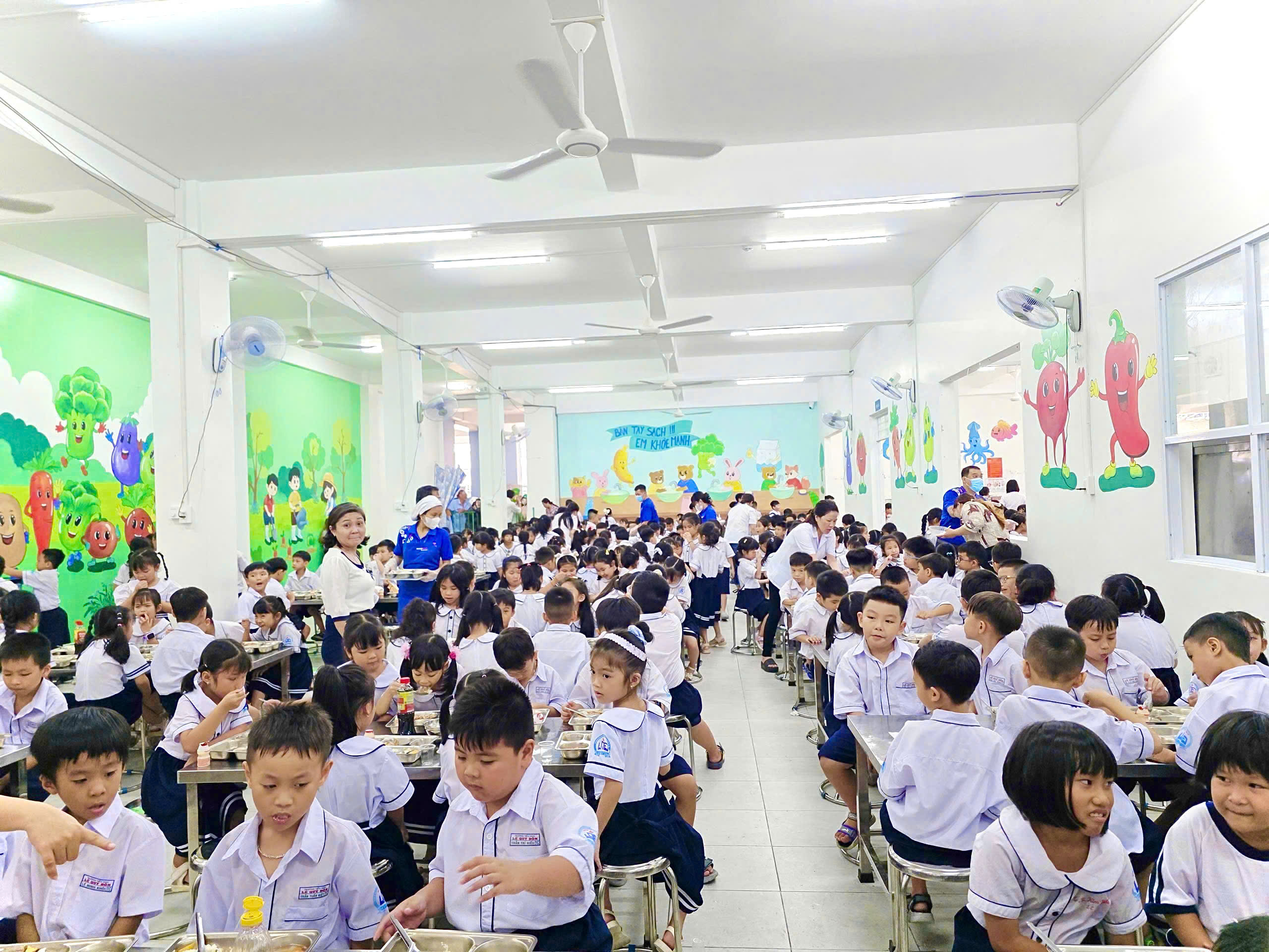 Co.opmart triển khai mô hình Bếp suất ăn học đường chất lượng, dinh dưỡng cho học sinh - Ảnh 1.