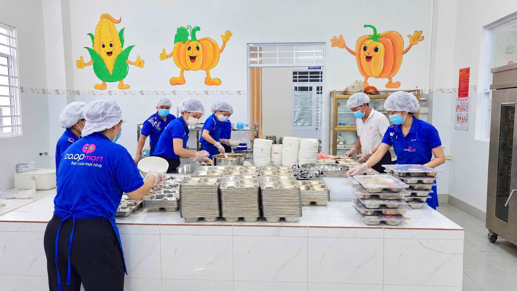 Co.opmart triển khai mô hình Bếp suất ăn học đường chất lượng, dinh dưỡng cho học sinh - Ảnh 5.