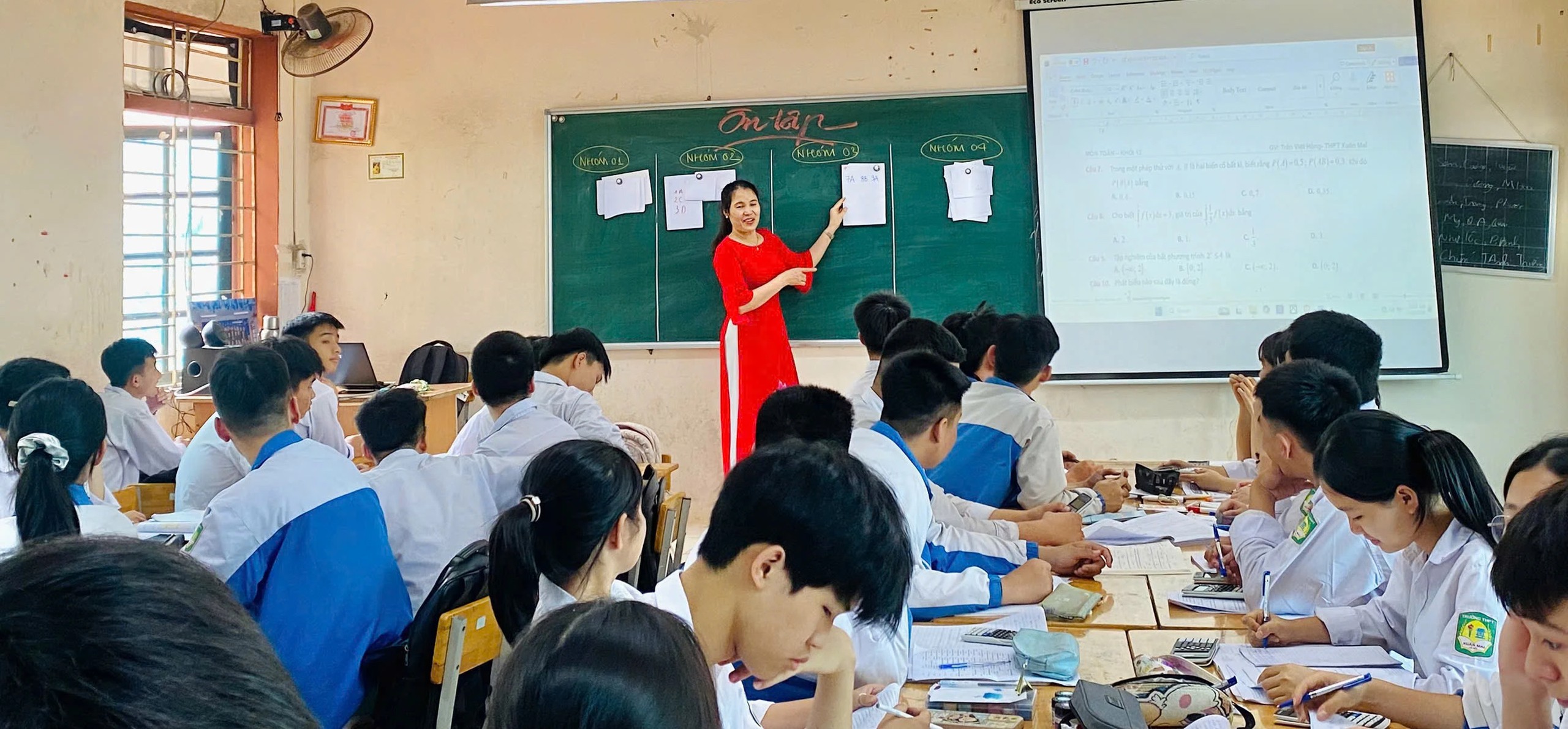 Bộ Nội vụ nêu nguy cơ chồng chéo, khó áp dụng trong tuyển giáo viên - Ảnh 1.
