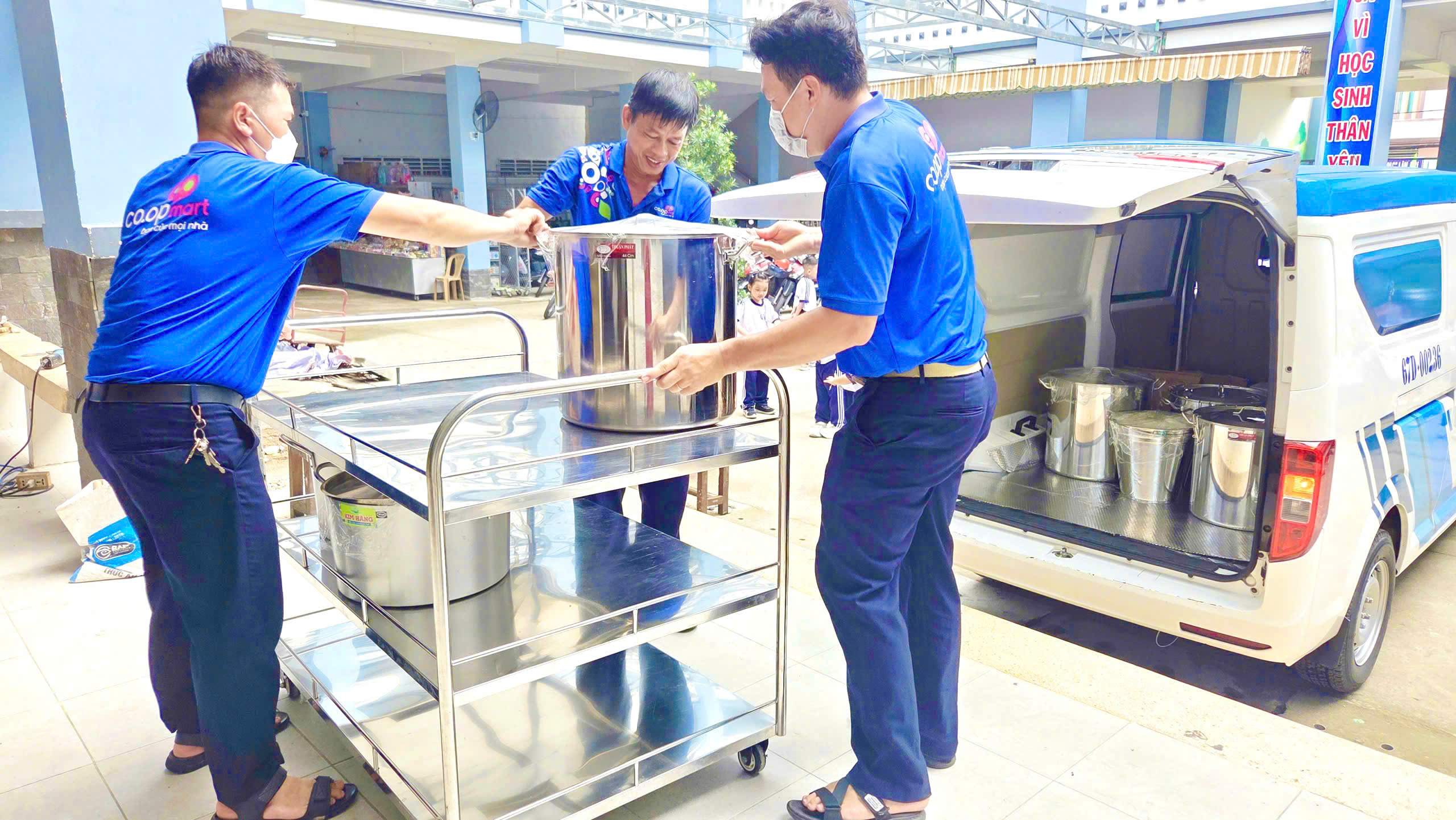 Co.opmart triển khai mô hình Bếp suất ăn học đường chất lượng, dinh dưỡng cho học sinh - Ảnh 2.