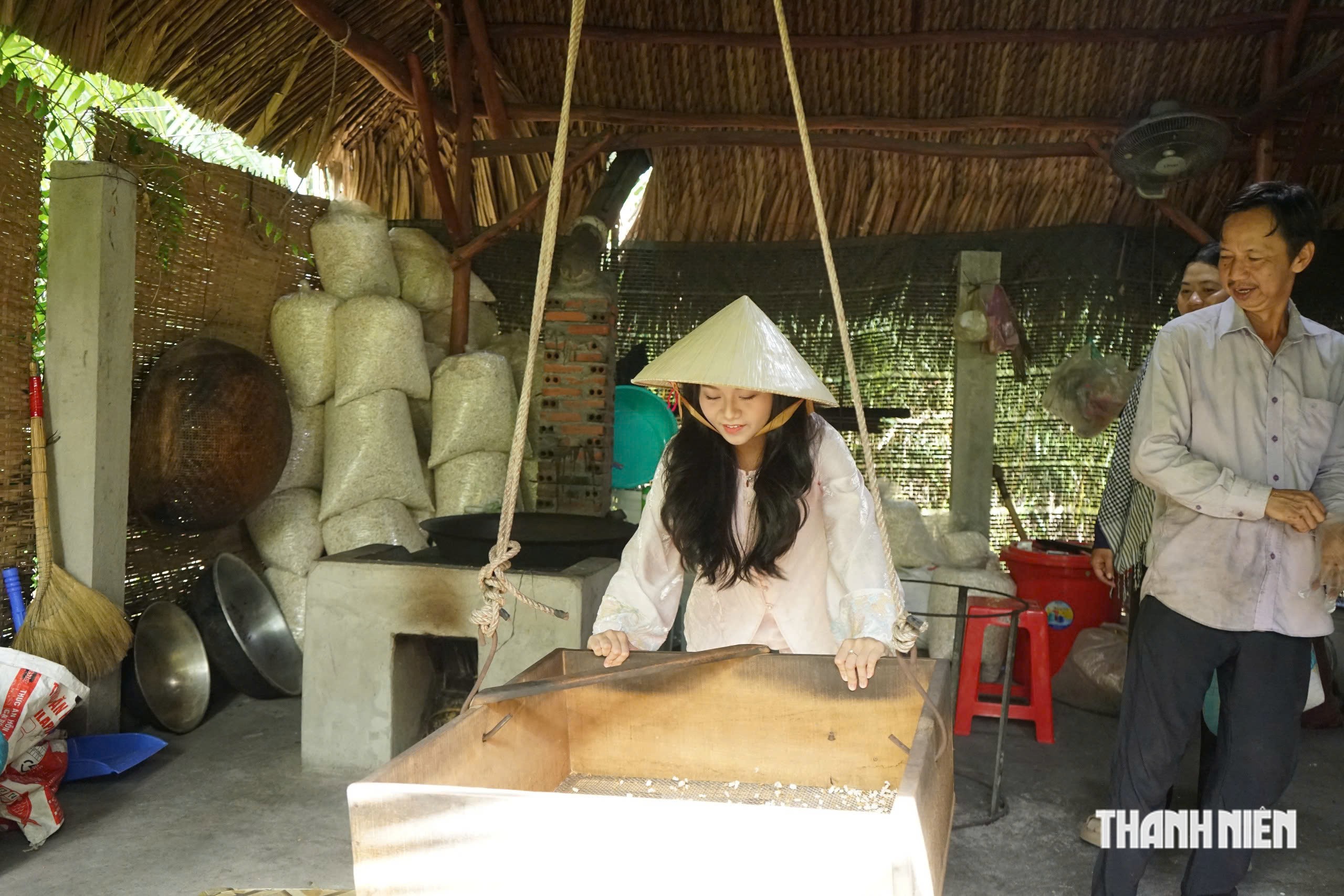 C&ugrave; lao thức giấc nhờ du lịch - Ảnh 3.