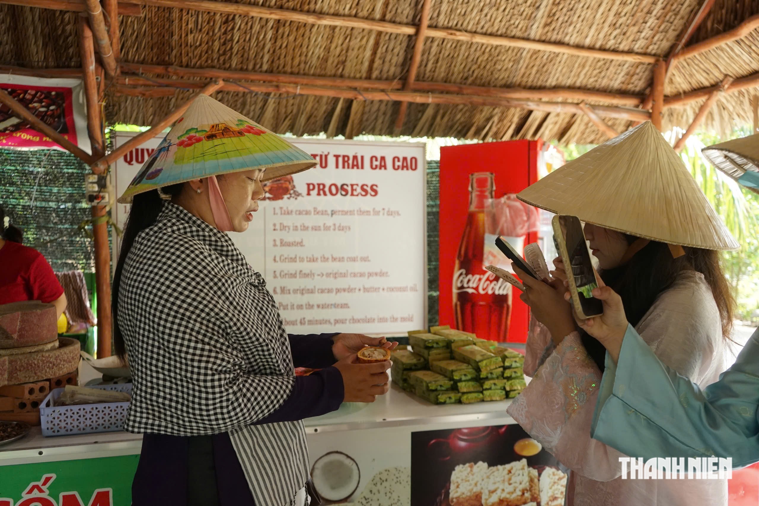 C&ugrave; lao thức giấc nhờ du lịch - Ảnh 2.