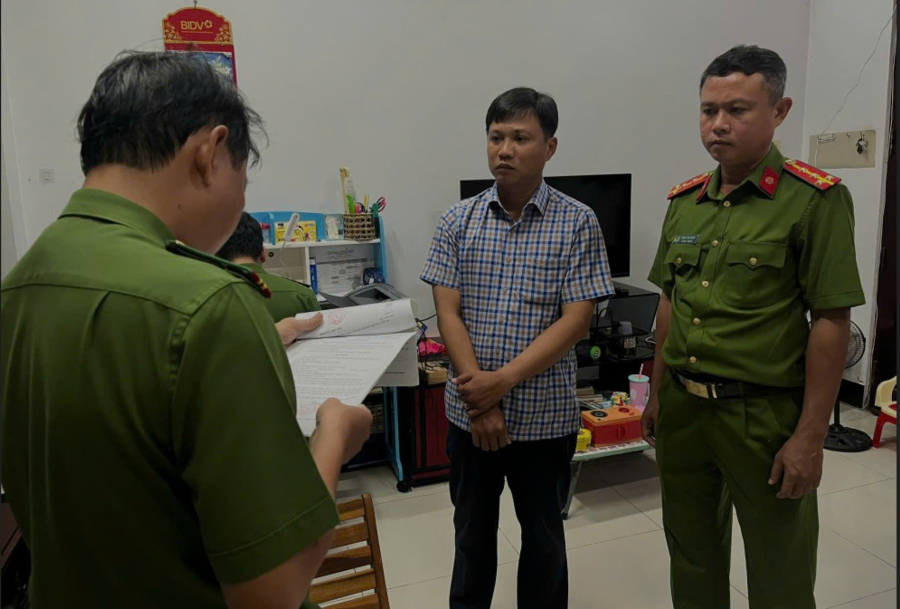 Khởi tố đăng kiểm viên nhận hối lộ để xử lý các 'ca khó' - Ảnh 1.