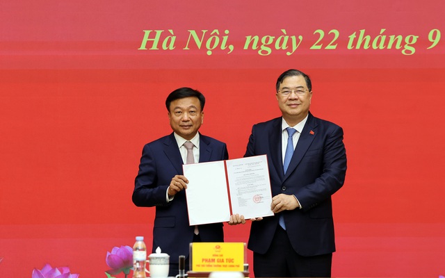 Thứ trưởng Bộ Xây dựng làm Phó chủ nhiệm Văn phòng Chính phủ- Ảnh 1.