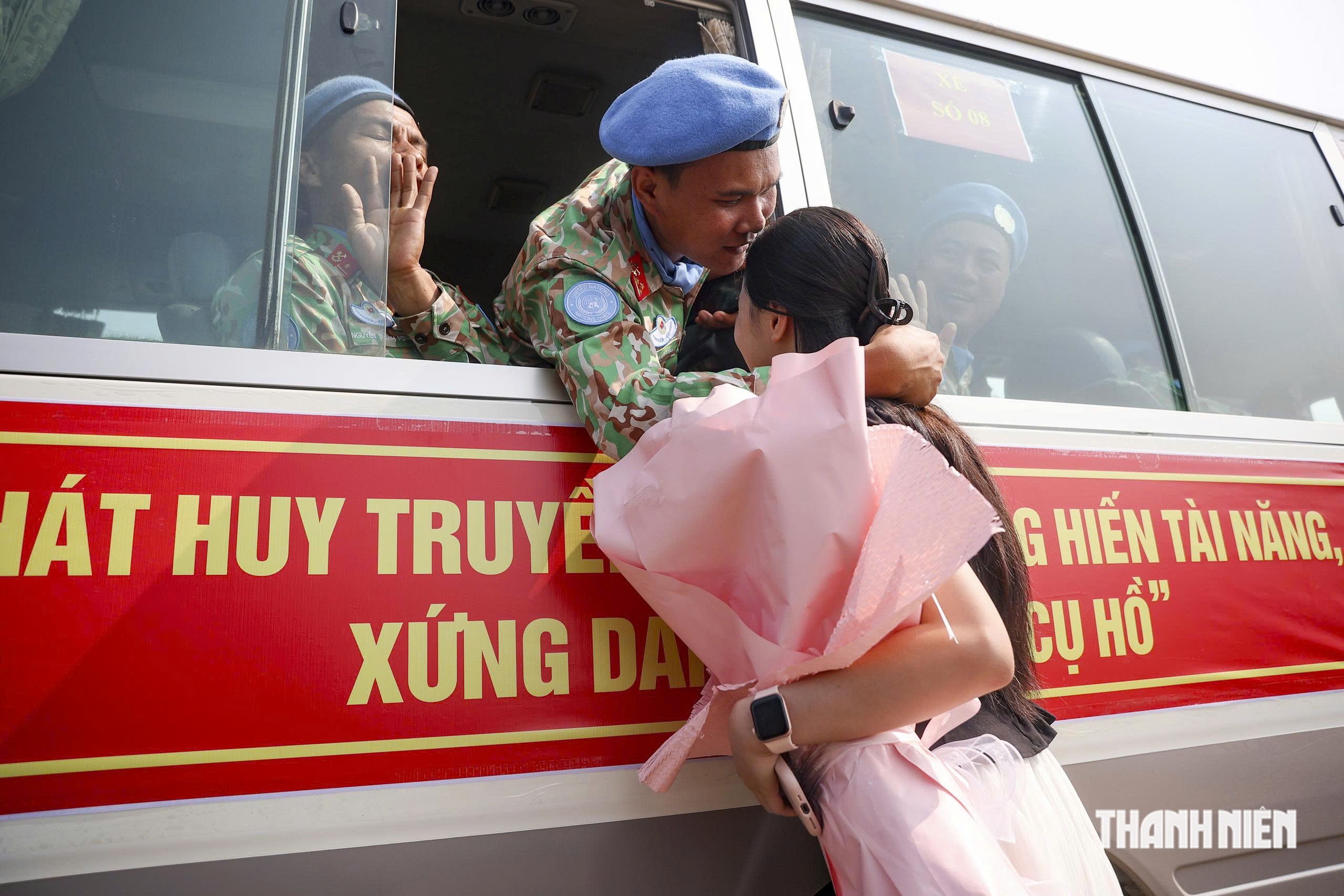 'Mong anh hoàn thành nhiệm vụ để về cưới em'- Ảnh 5.