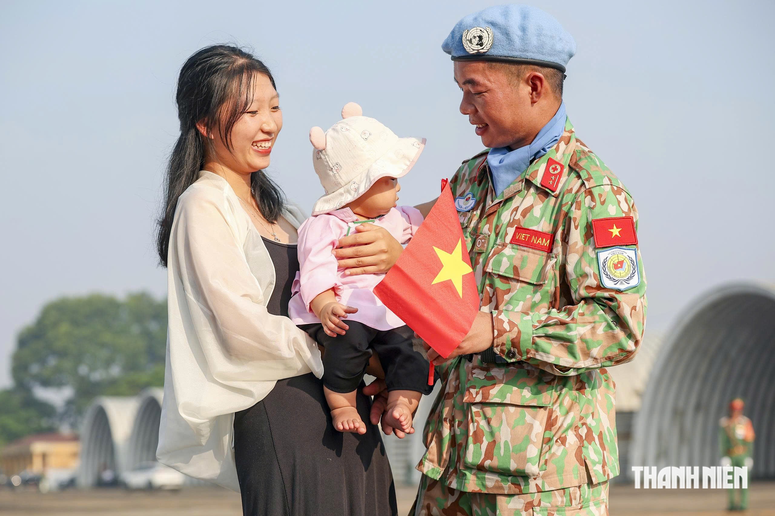 'Mong anh hoàn thành nhiệm vụ để về cưới em'- Ảnh 4.