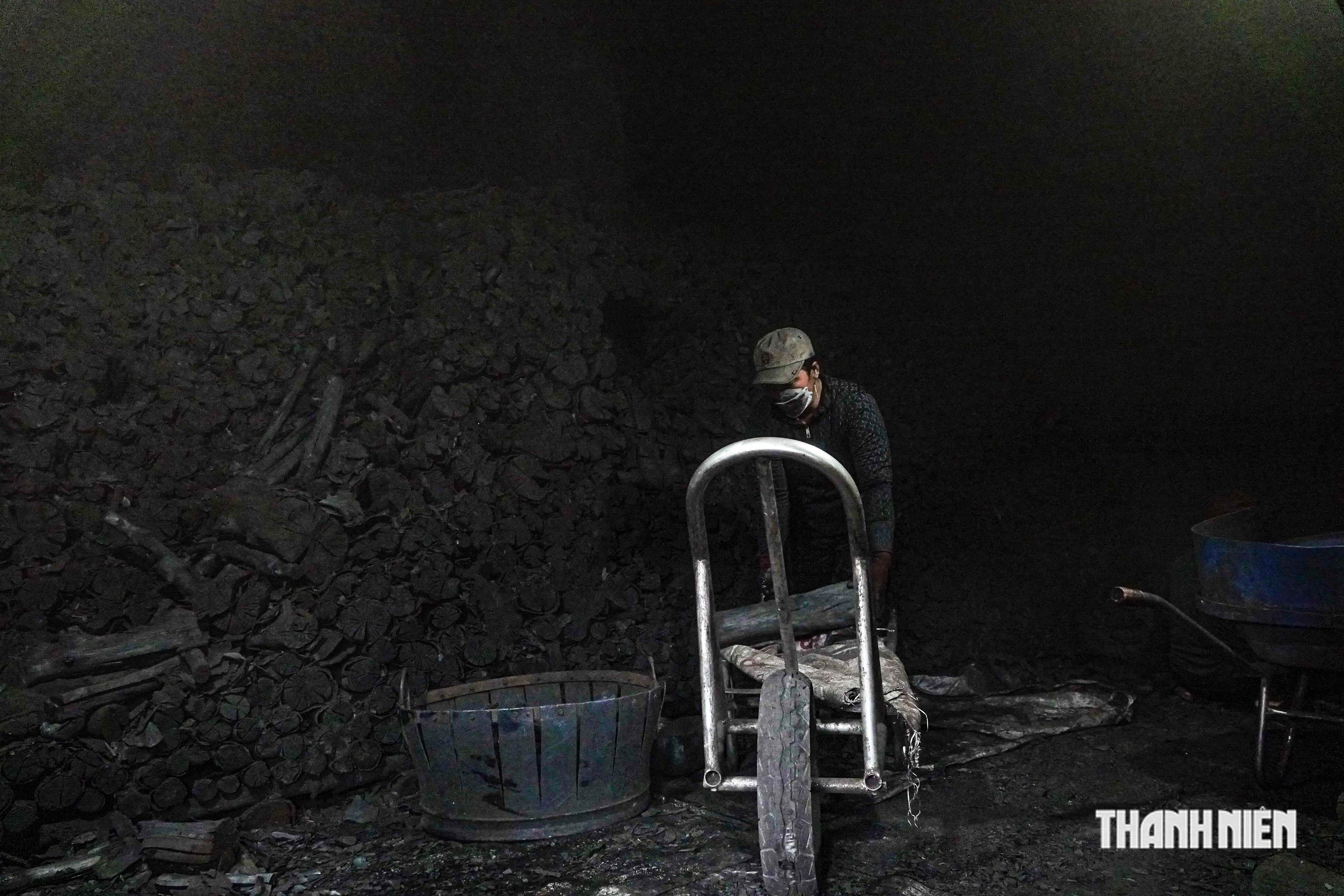 Xóm lò than hơn 50 năm ở miền Tây: Vui, buồn người thợ 'đen mặt, sáng lòng'- Ảnh 12.