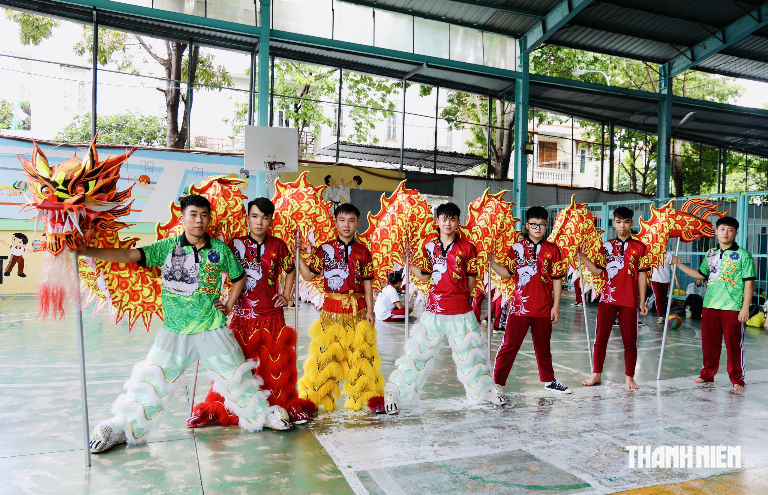 Đội lân sư rồng của học sinh ở TP.HCM: Trung thu này sẽ làm điều ý nghĩa - Ảnh 10.
