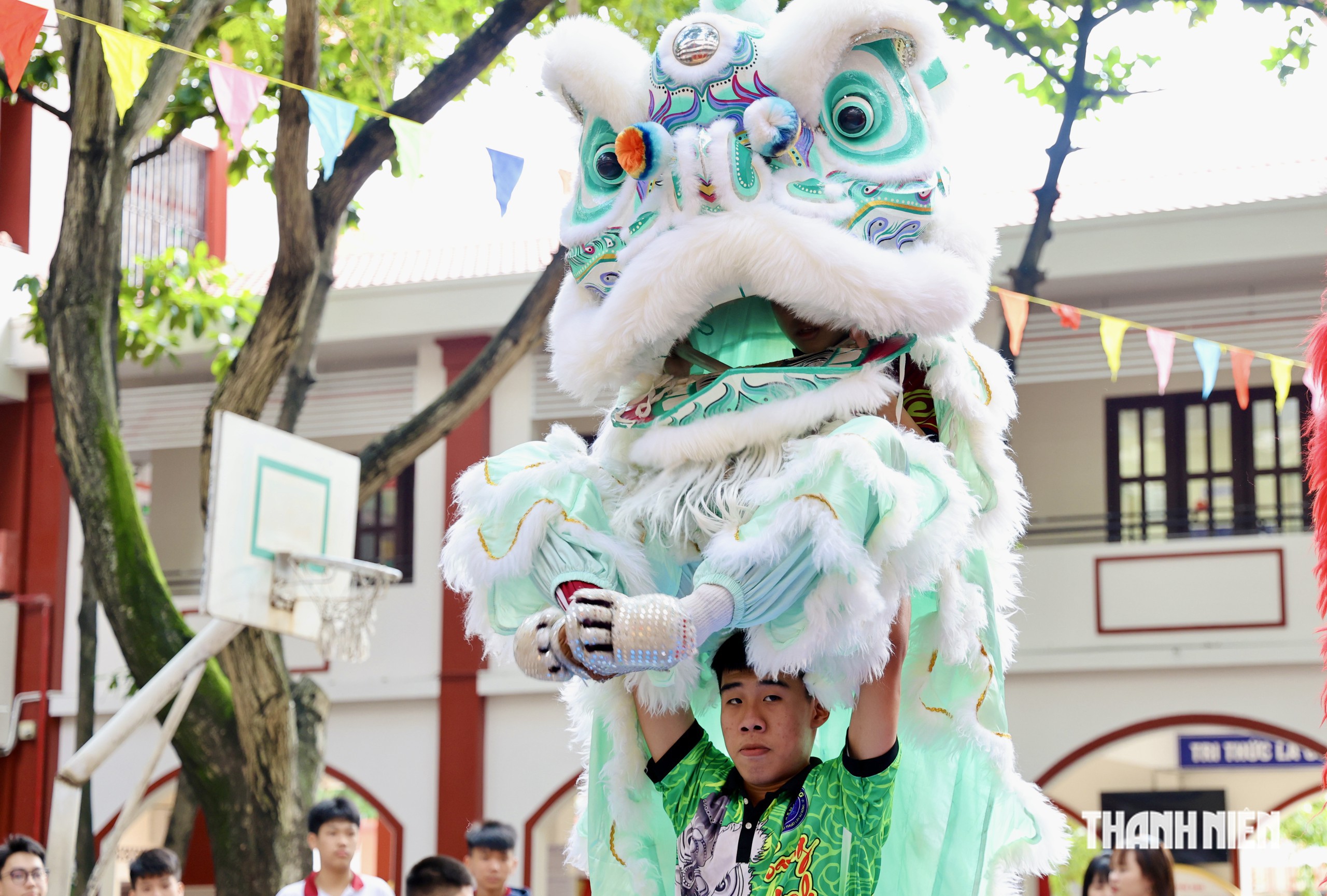 Đội lân sư rồng của học sinh ở TP.HCM: Trung thu này sẽ làm điều ý nghĩa - Ảnh 3.