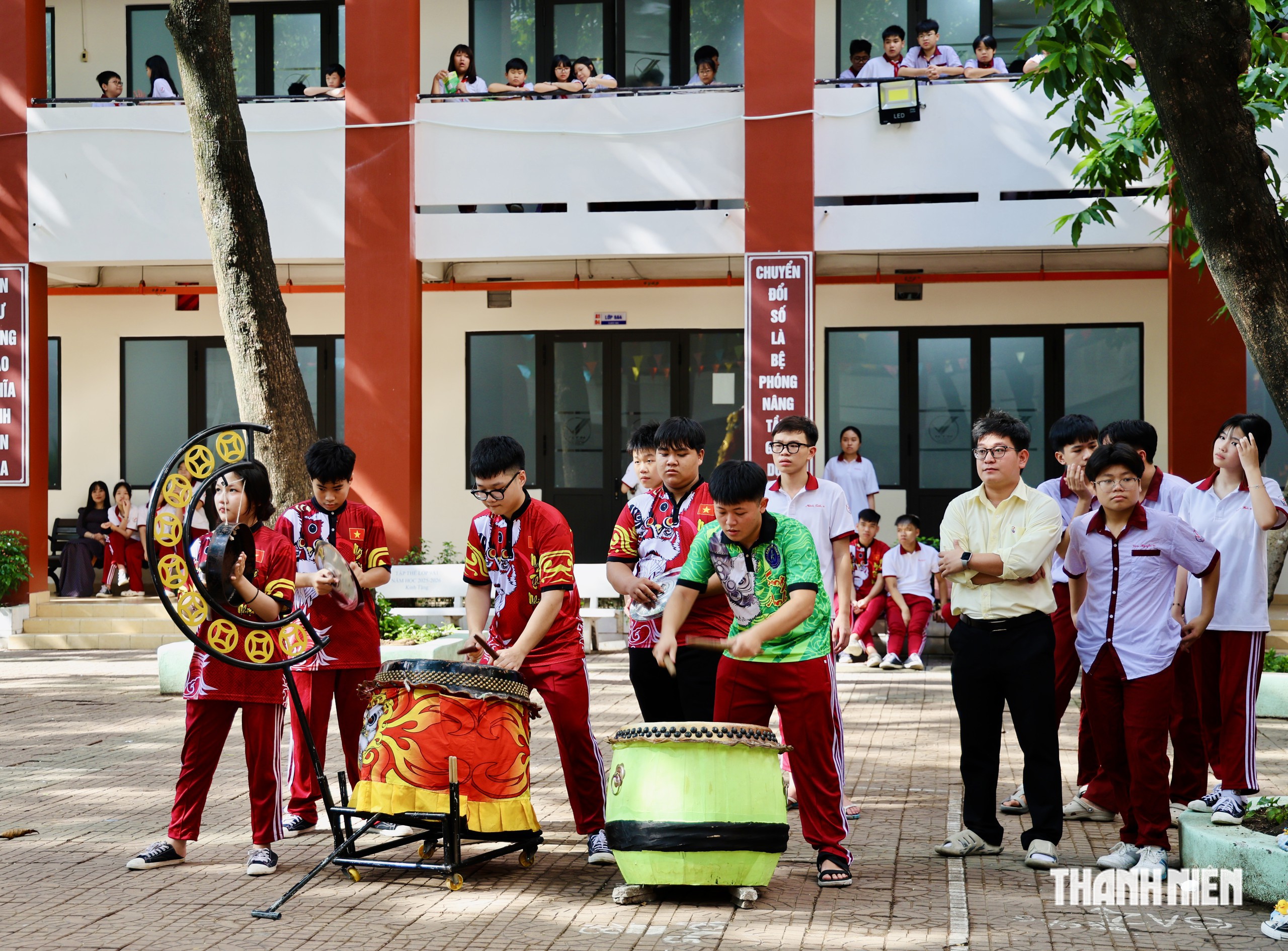 Đội lân sư rồng của học sinh ở TP.HCM: Trung thu này sẽ làm điều ý nghĩa - Ảnh 6.
