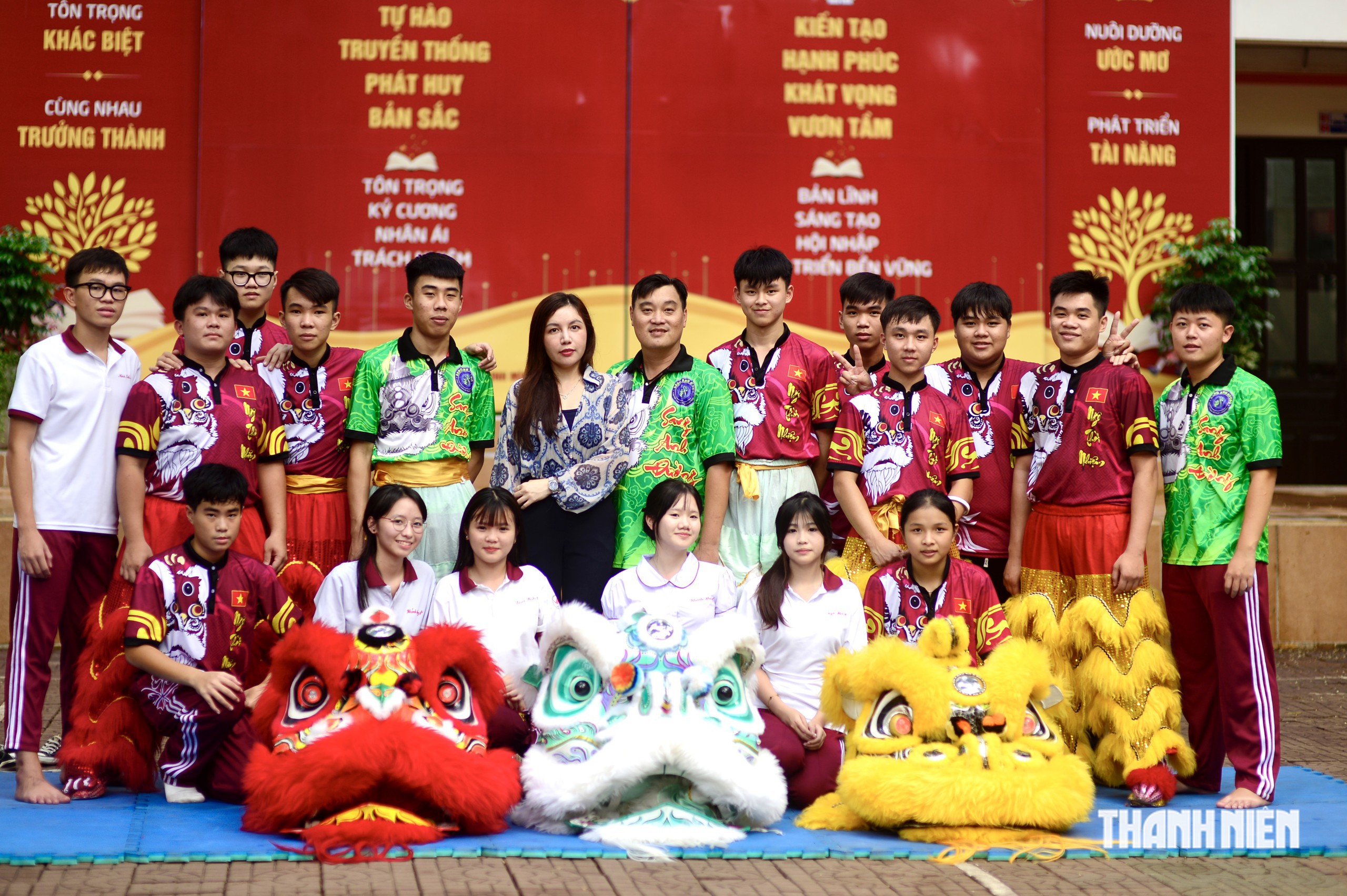 Đội lân sư rồng của học sinh ở TP.HCM: Trung thu này sẽ làm điều ý nghĩa - Ảnh 1.