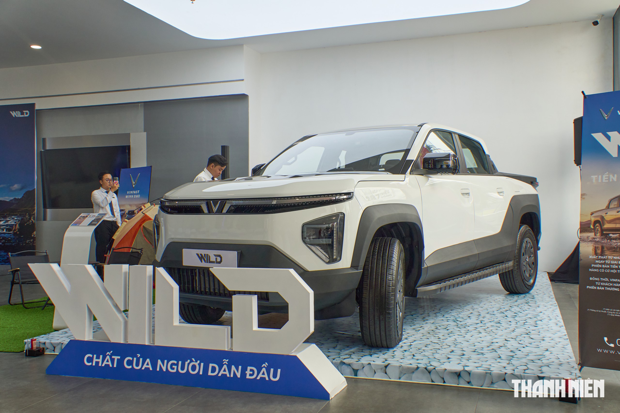 Cận cảnh xe bán tải lai điện đầu tiên của VinFast, tầm hoạt động hơn 1.000 km - Ảnh 1.