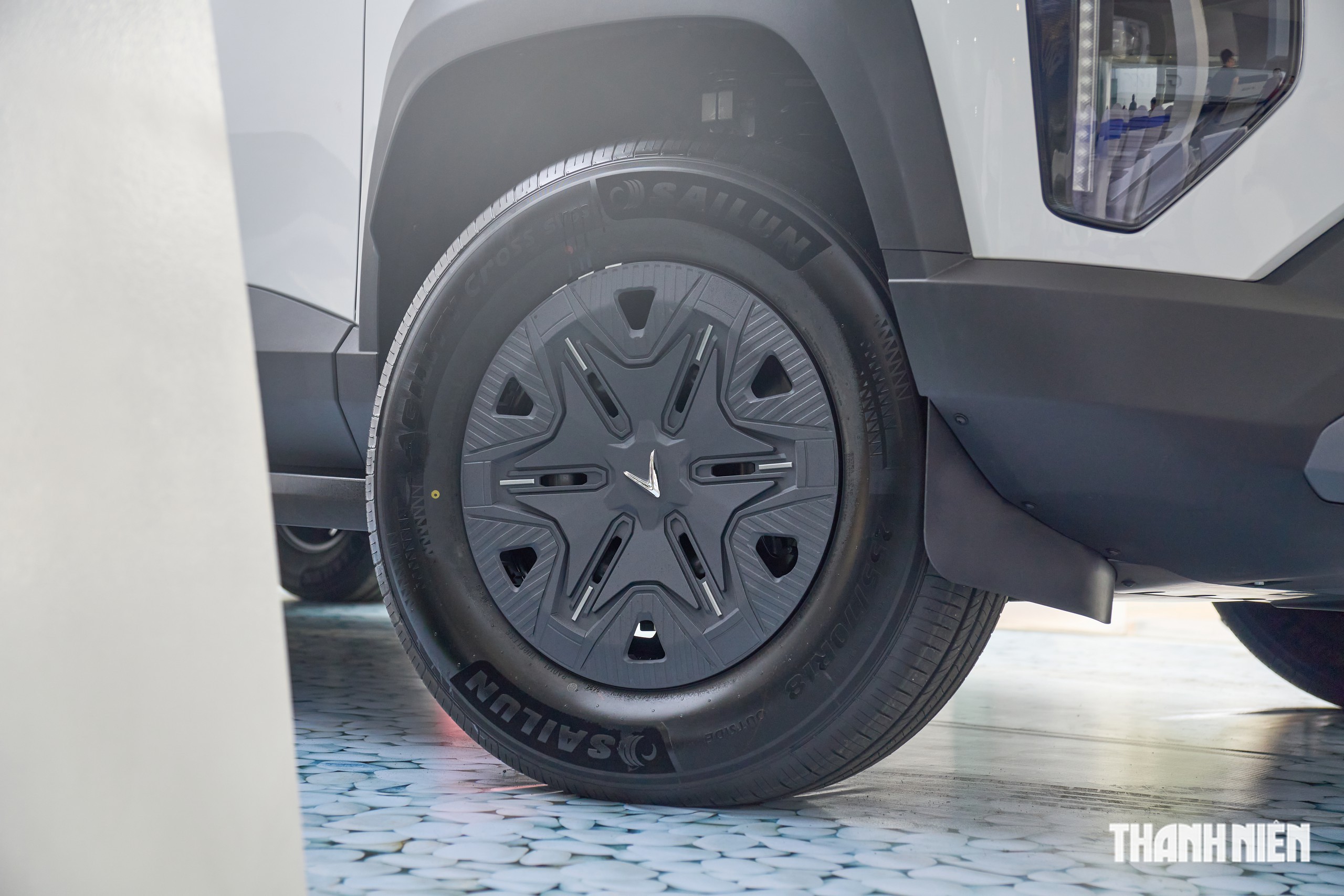 Cận cảnh xe bán tải lai điện đầu tiên của VinFast, tầm hoạt động hơn 1.000 km - Ảnh 4.
