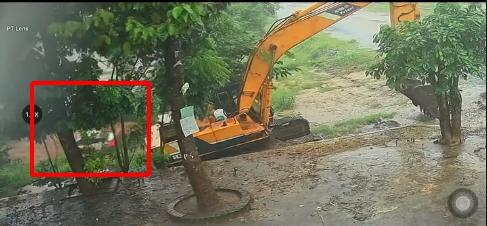 Tìm kiếm người và xe ô tô nghi bị nước lũ cuốn mất tích - Ảnh 1.