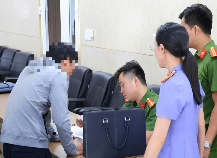 Khởi tố 17 bị can nhận, đưa, m&ocirc;i giới hối lộ, giả hồ sơ ở Đ&agrave; Nẵng- Ảnh 2.