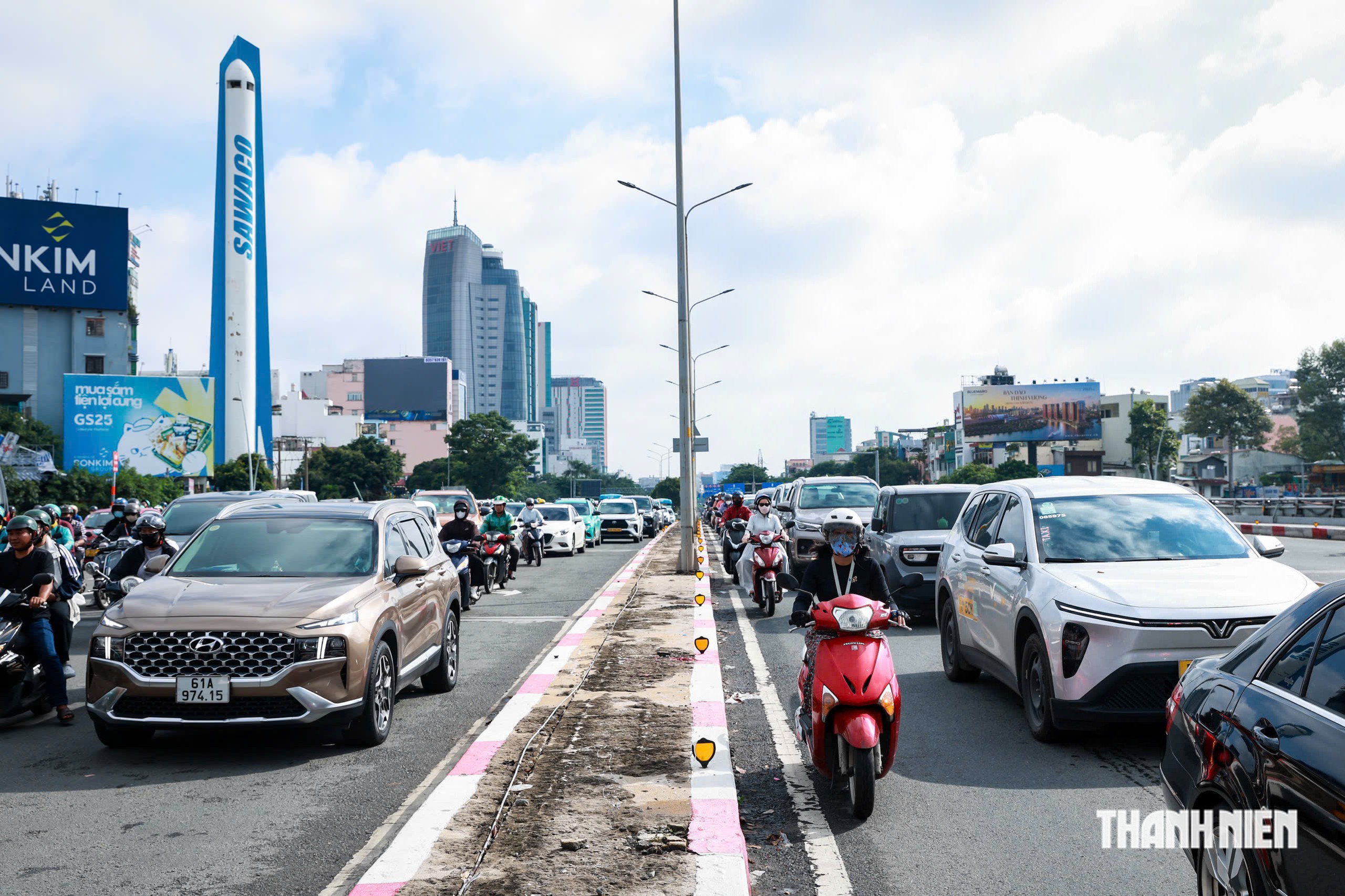 Đ&uacute;ng 4 th&aacute;ng bỏ chạy v&ograve;ng xuyến, v&ograve;ng xoay Điện Bi&ecirc;n Phủ giờ ra sao? - Ảnh 7.