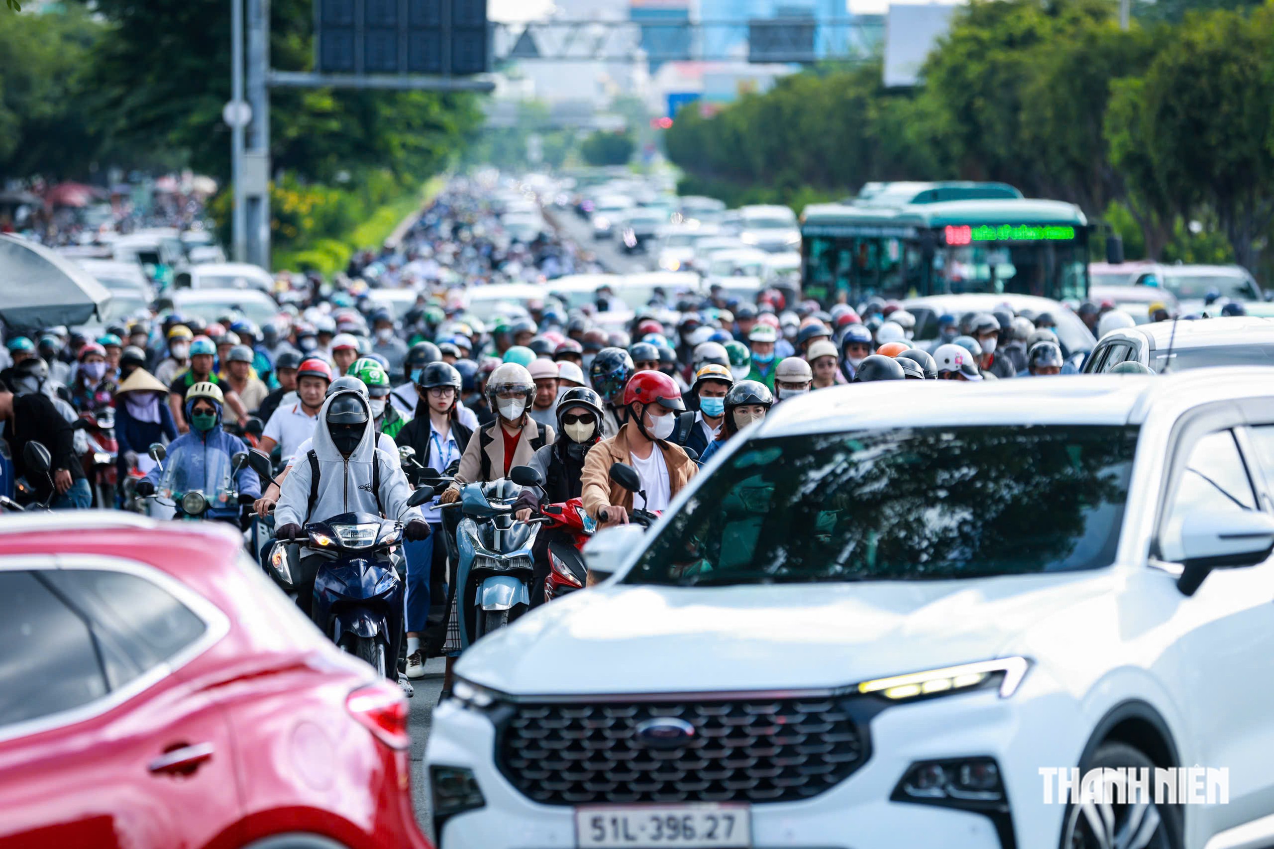 Đ&uacute;ng 4 th&aacute;ng bỏ chạy v&ograve;ng xuyến, v&ograve;ng xoay Điện Bi&ecirc;n Phủ giờ ra sao? - Ảnh 9.