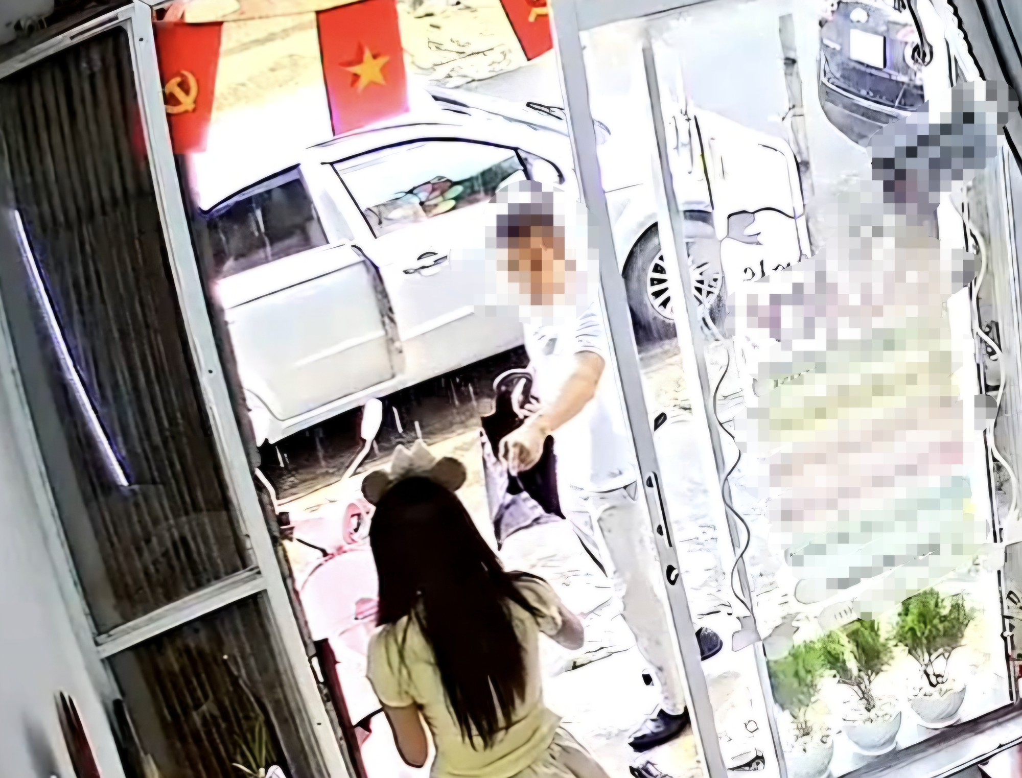 Chấn chỉnh chuyên viên Sở Xây dựng Đắk Lắk đòi 'dẹp tiệm' người dân- Ảnh 1.