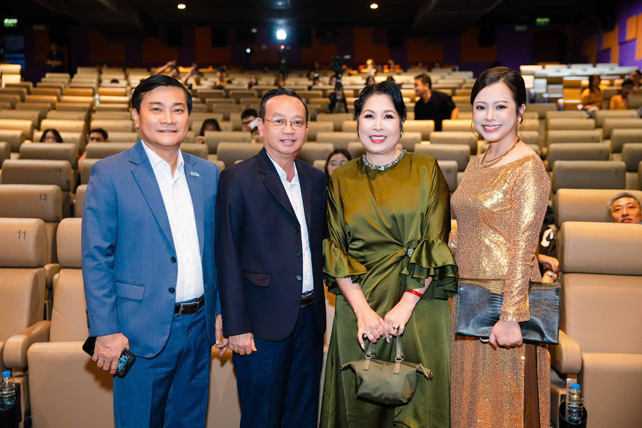 NSND Hồng V&acirc;n bất ngờ nhắc đến con trai khi thắng giải Diễn vi&ecirc;n nữ xuất sắc- Ảnh 4.