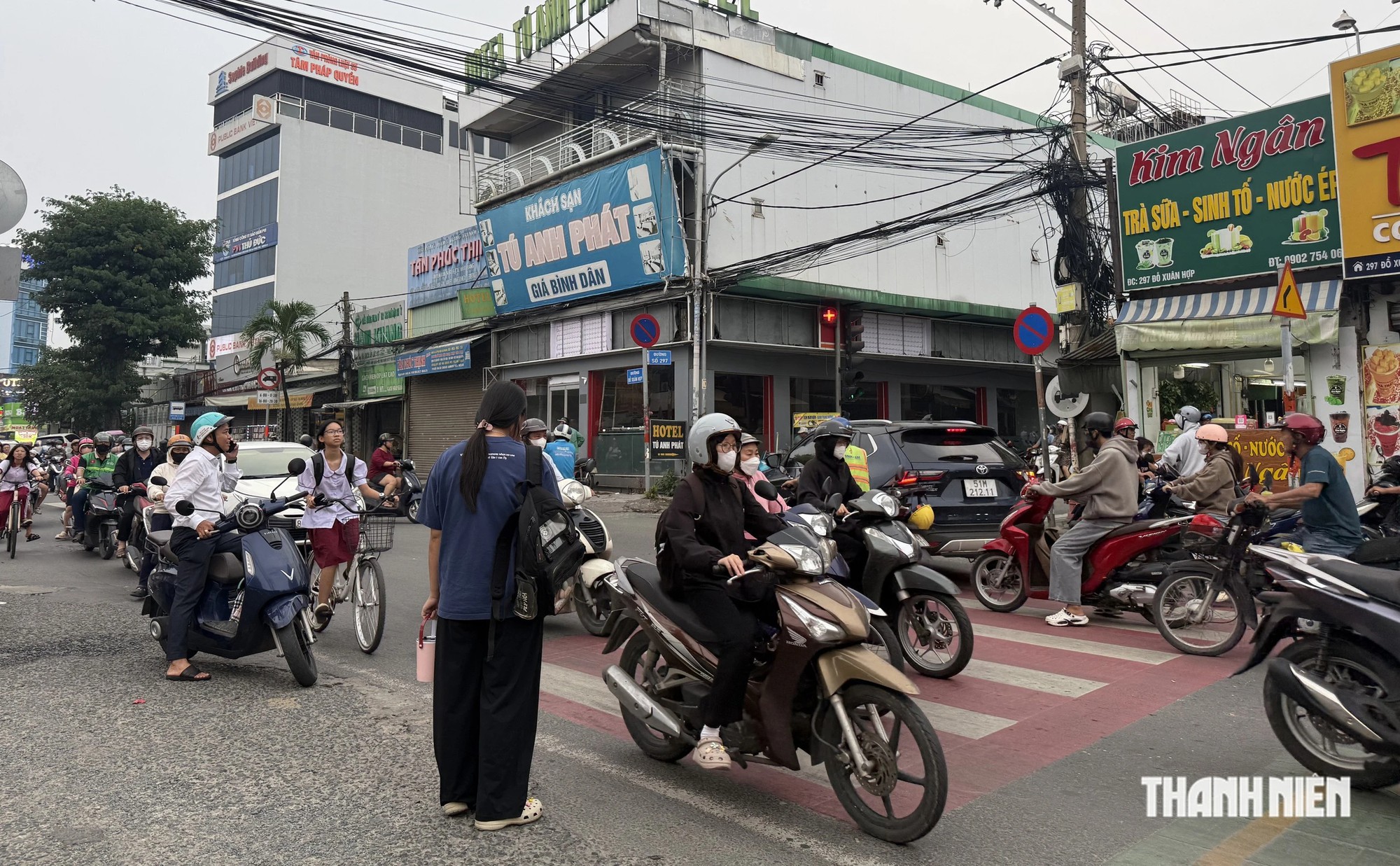 Bỡ ngỡ lần đầu là tân sinh viên: 'Ngợp' từ giảng đường ra đến ngã tư - Ảnh 2.