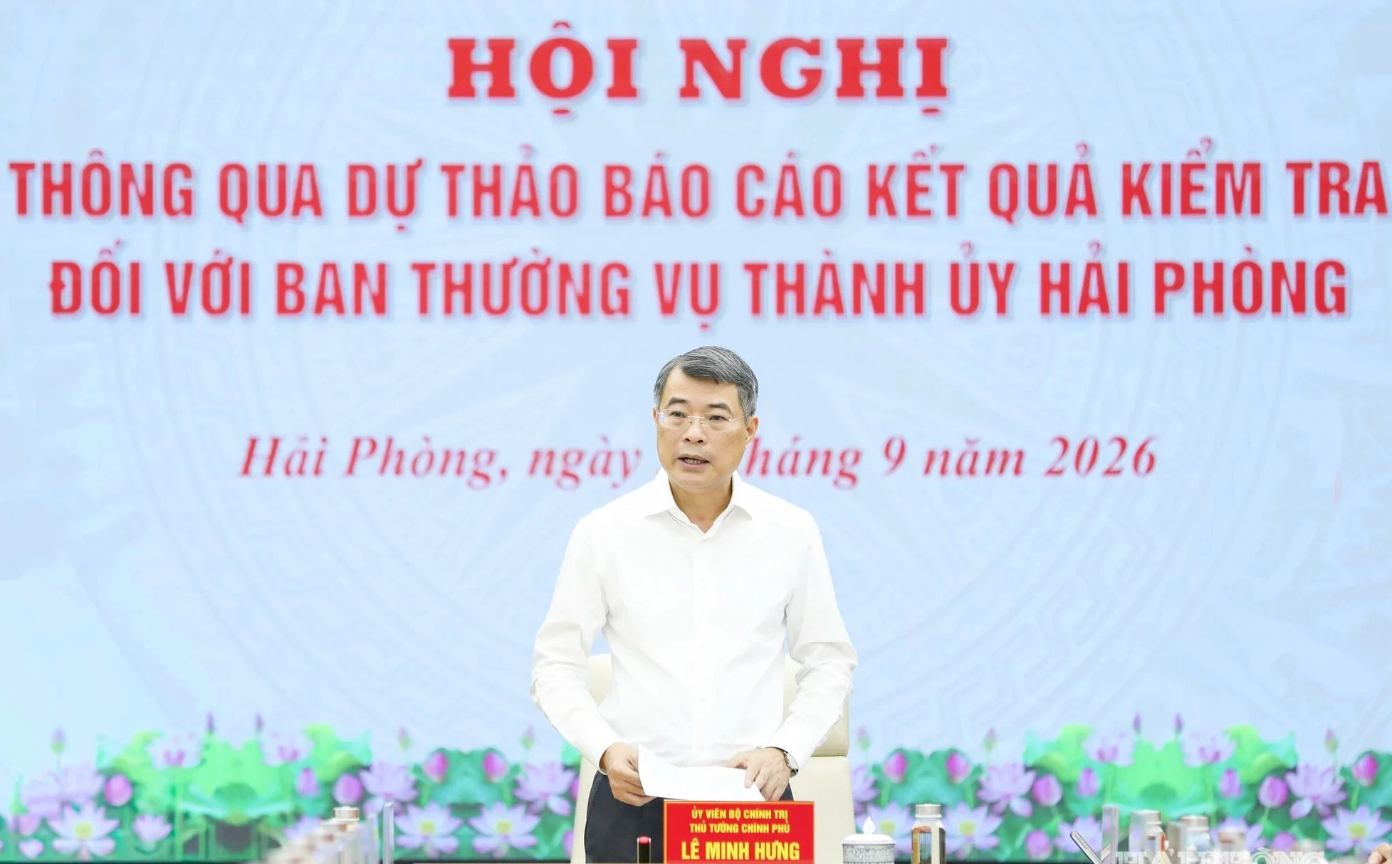 Thủ tướng: Hải Ph&ograve;ng phải bố tr&iacute; c&aacute;n bộ 'đ&uacute;ng người, đ&uacute;ng việc'  - Ảnh 1.