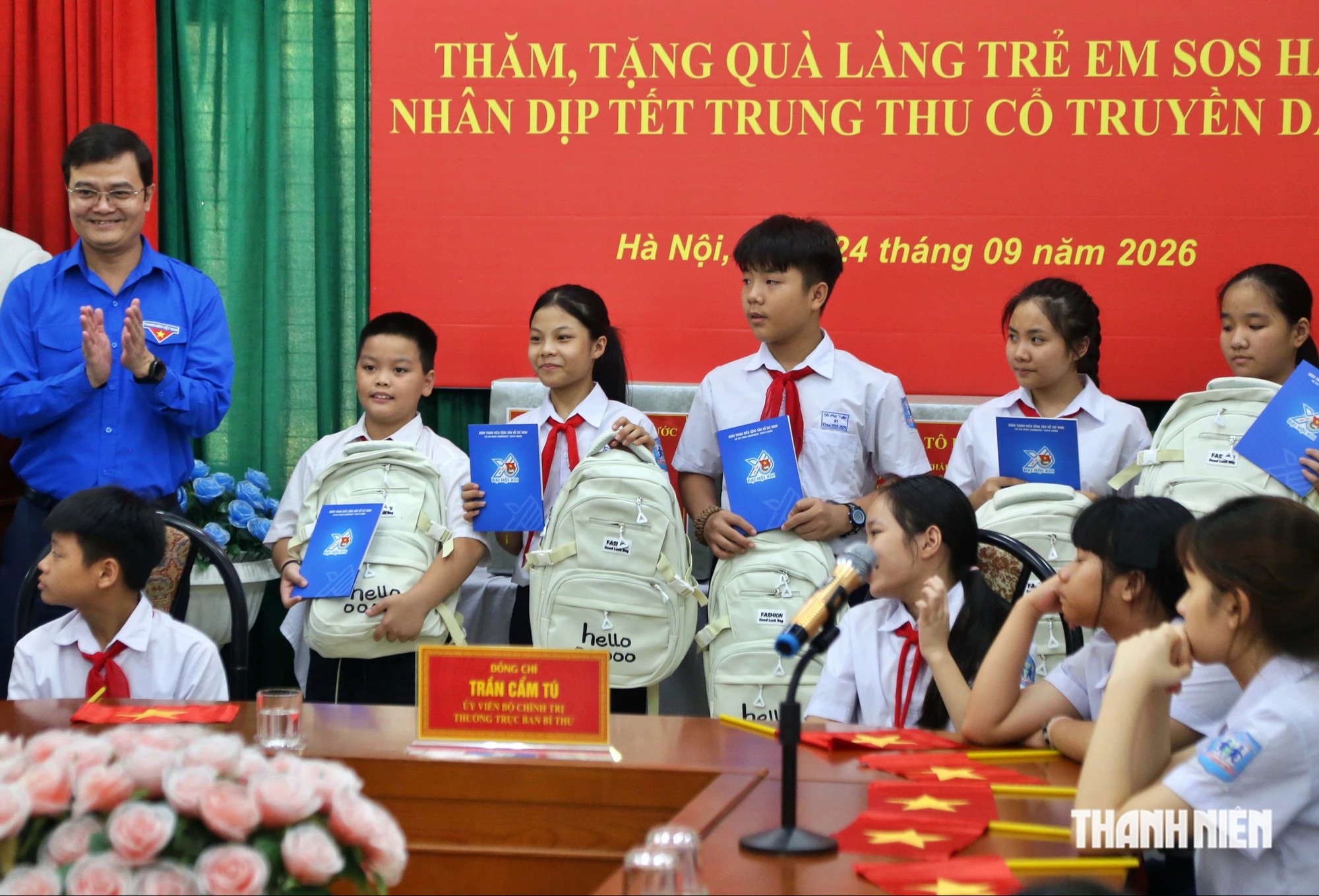 Thường trực Ban B&iacute; thư thăm, tặng qu&agrave; thiếu nhi L&agrave;ng trẻ em SOS H&agrave; Nội- Ảnh 6.