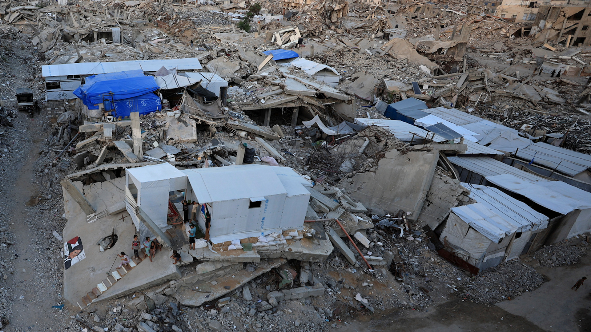 C&aacute;c t&ograve;a nh&agrave; trở th&agrave;nh &lsquo;quả bom nổ chậm&rsquo; tiếp tục cướp đi sinh mạng ở Gaza - Ảnh 1.