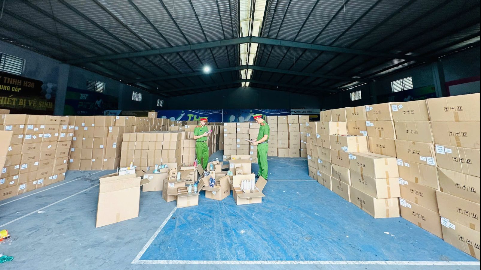 Triệt phá đường dây sản xuất viên hoàn An Cung chống đột quỵ từ bột mì - Ảnh 3.