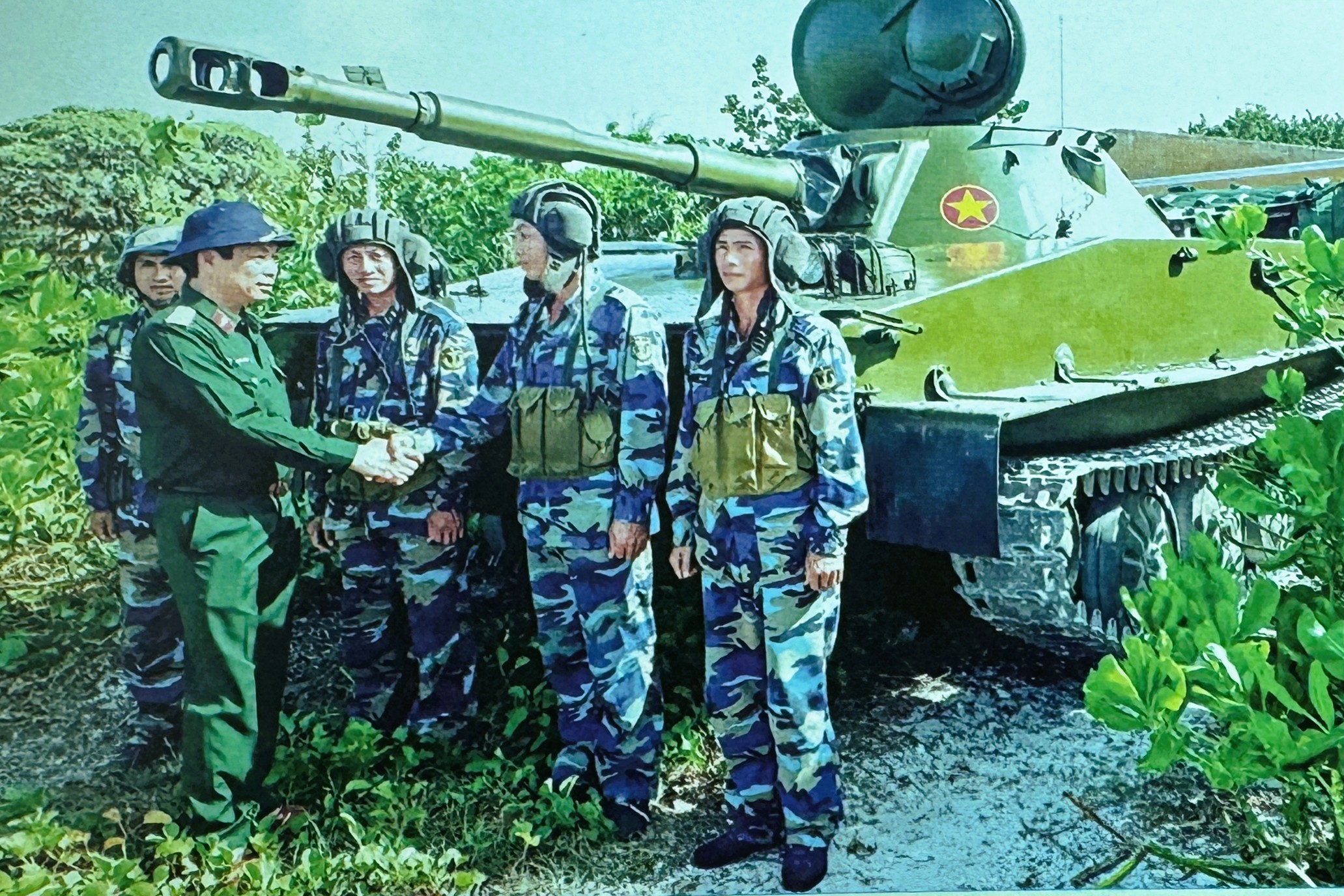 Xe tăng PT-76: S&aacute;t c&aacute;nh c&ugrave;ng Trường Sa từ năm 1980- Ảnh 1.