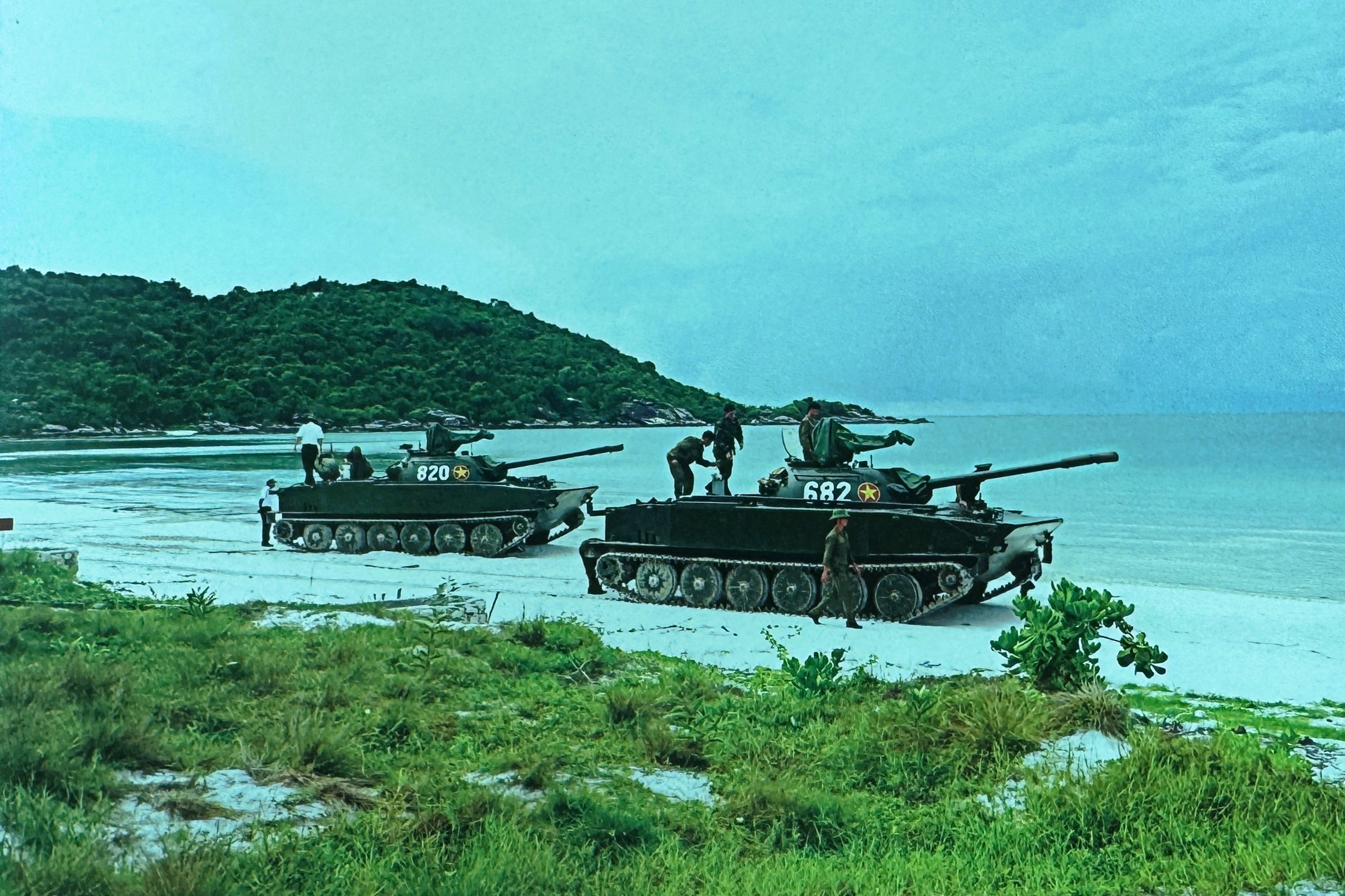 Xe tăng K63-85 đánh Pol Pot, bảo vệ Trường Sa- Ảnh 9.