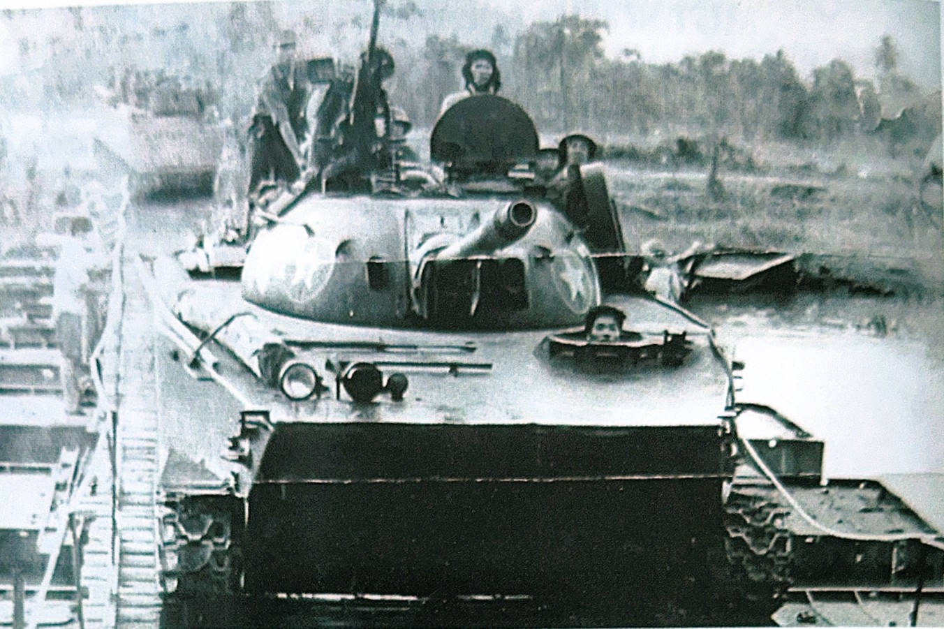 Xe tăng K63-85 đánh Pol Pot, bảo vệ Trường Sa- Ảnh 3.