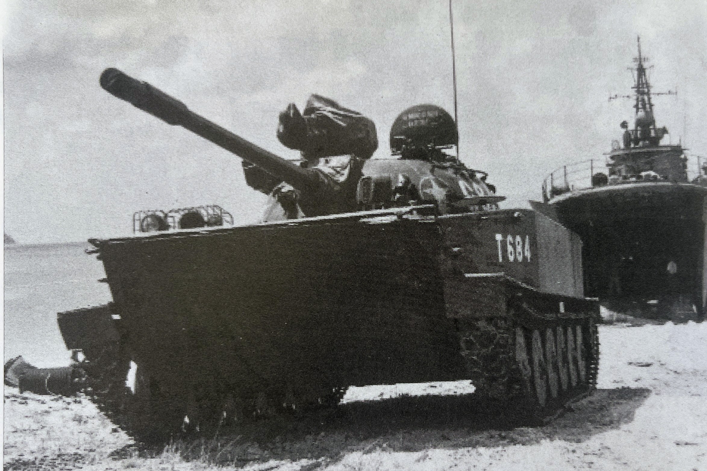 Xe tăng K63-85 đánh Pol Pot, bảo vệ Trường Sa- Ảnh 4.