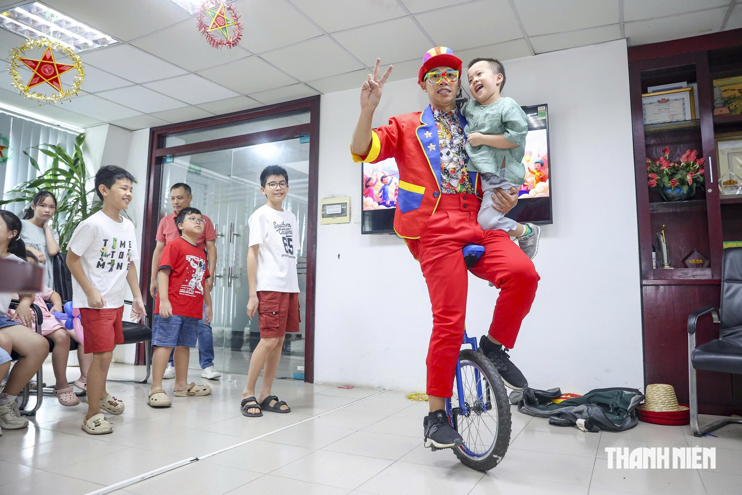 Trung thu đặc biệt ở Báo Thanh Niên: Những đứa trẻ ngày nào nay vào đại học - Ảnh 32.