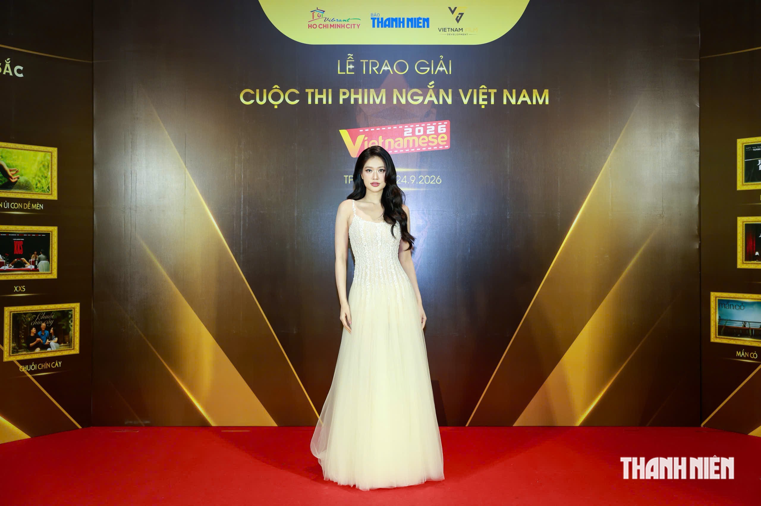 Nh&atilde; Phương c&ugrave;ng d&agrave;n nghệ sĩ hội ngộ tại thảm đỏ lễ trao giải - Ảnh 6.
