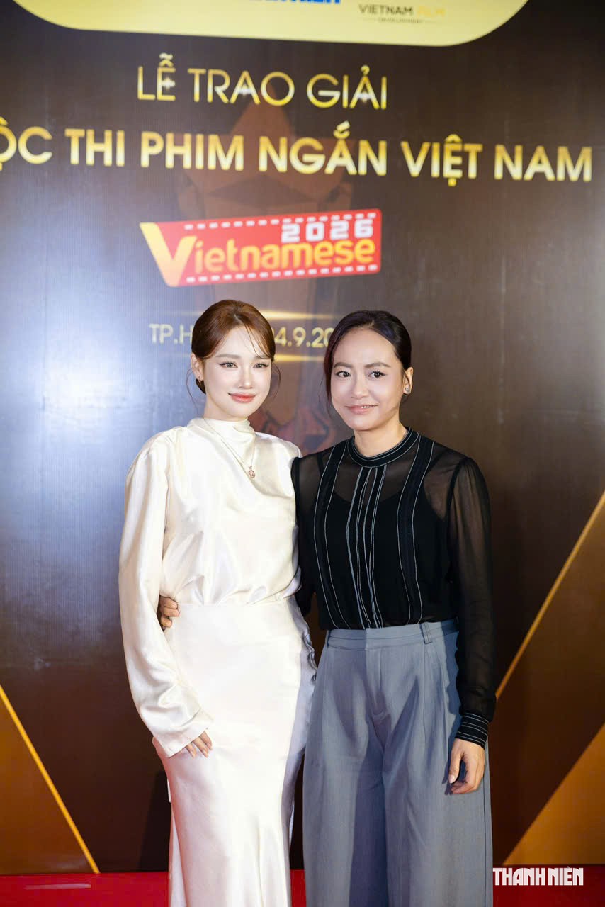Nh&atilde; Phương c&ugrave;ng d&agrave;n nghệ sĩ hội ngộ tại thảm đỏ lễ trao giải - Ảnh 3.