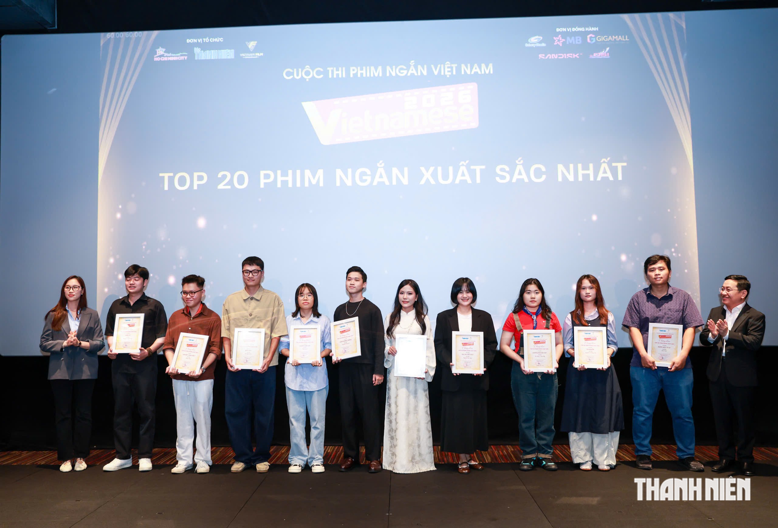 'C&aacute;nh đồng trắng' thắng lớn, NSND Hồng V&acirc;n bất ngờ khi được vinh danh tại Vietnamese- Ảnh 4.