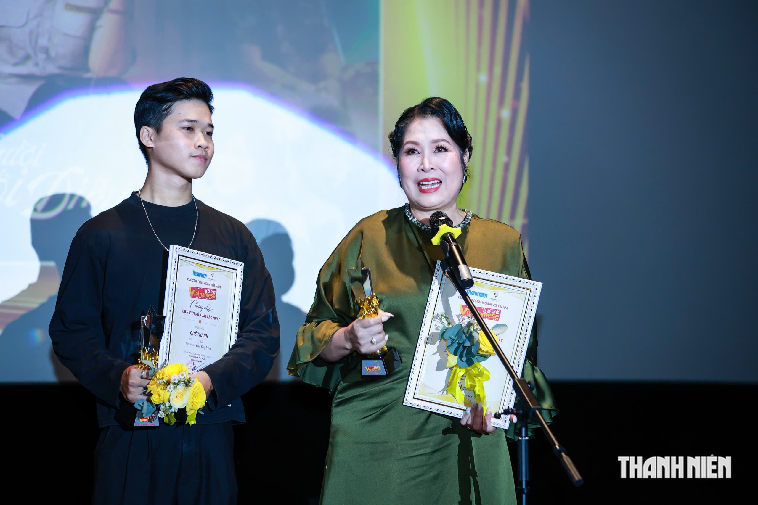 'C&aacute;nh đồng trắng' thắng lớn, NSND Hồng V&acirc;n bất ngờ khi được vinh danh tại Vietnamese- Ảnh 5.