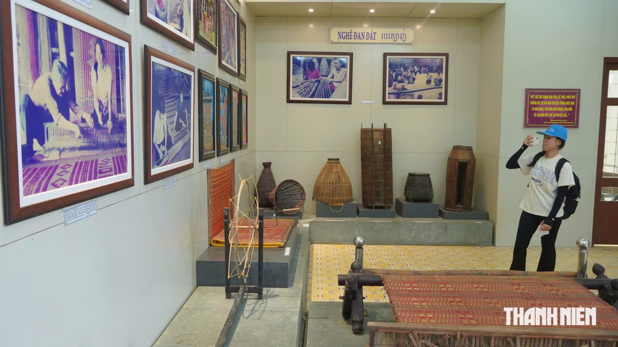 Hơn 800 hiện vật kể chuyện đời sống đồng bào Khmer Nam bộ- Ảnh 1.