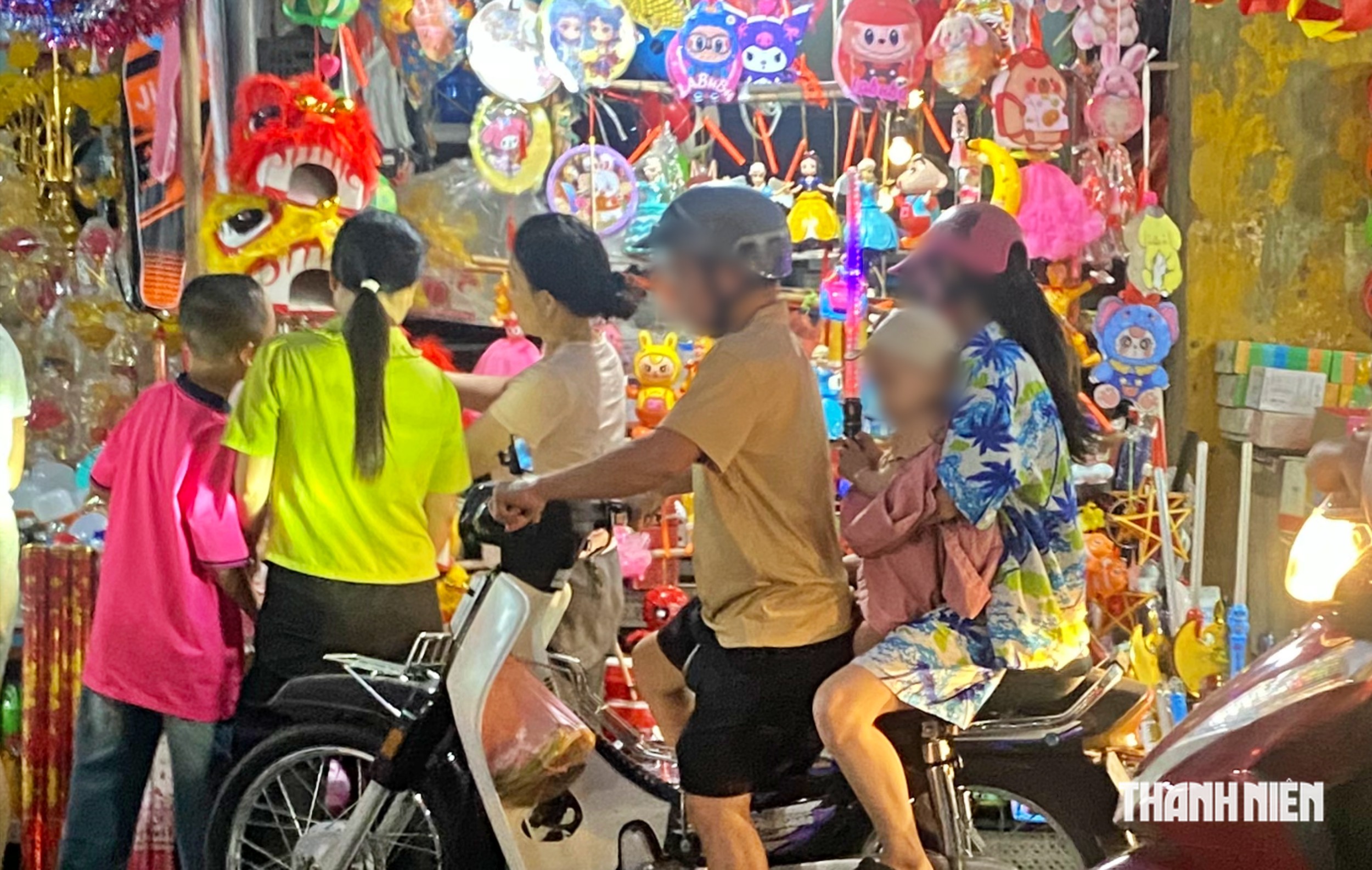Lạng Sơn: Trung thu tràn ngập đồ chơi mang tính bạo lực- Ảnh 3.