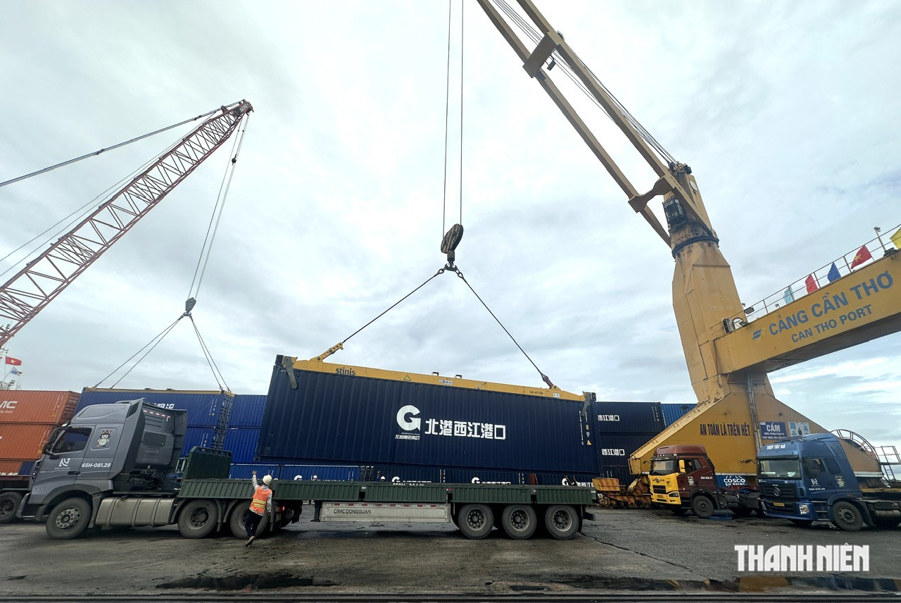 Chuyến tàu container đầu tiên vượt sông biển từ cảng của Trung Quốc về đến Cần Thơ- Ảnh 2.
