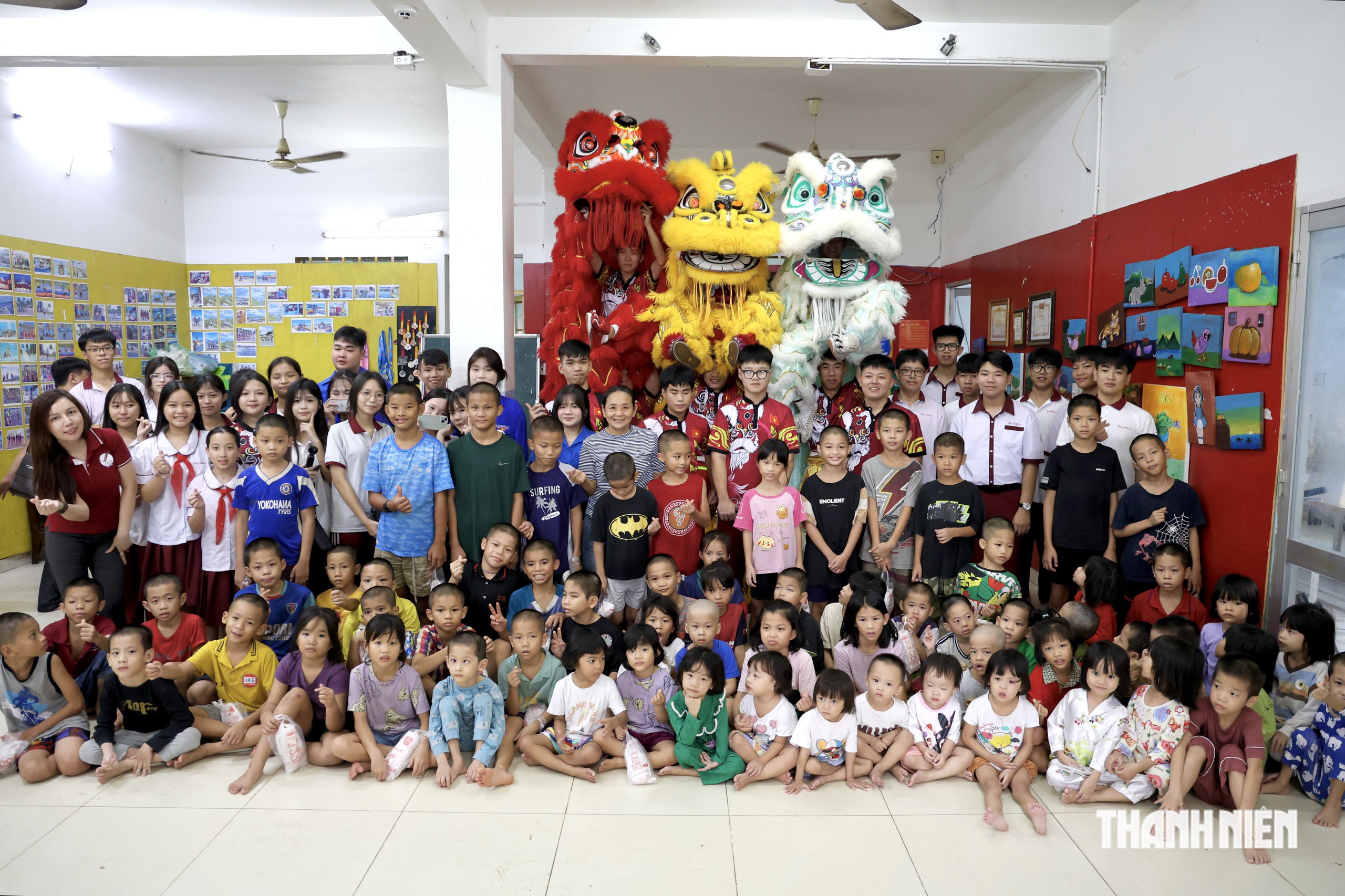Đội l&acirc;n sư rồng học sinh đến m&aacute;i ấm biểu diễn: 'Trẻ lần đầu thấy con l&acirc;n - Ảnh 7.