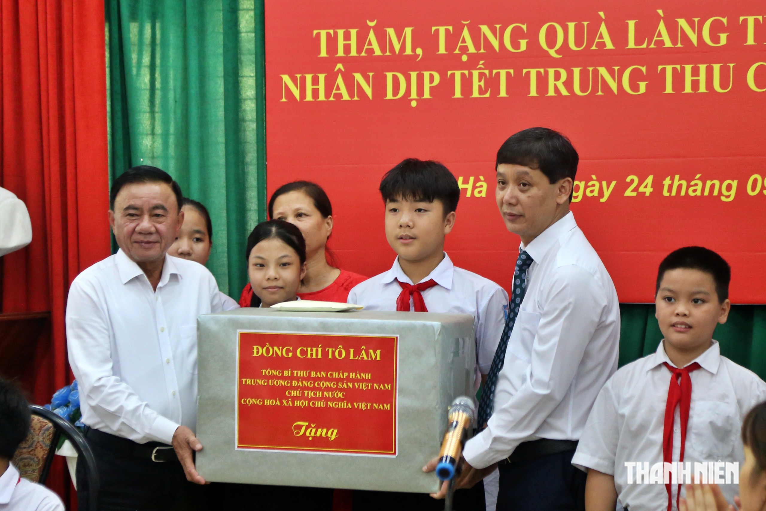 Thường trực Ban B&iacute; thư thăm, tặng qu&agrave; thiếu nhi L&agrave;ng trẻ em SOS H&agrave; Nội- Ảnh 2.