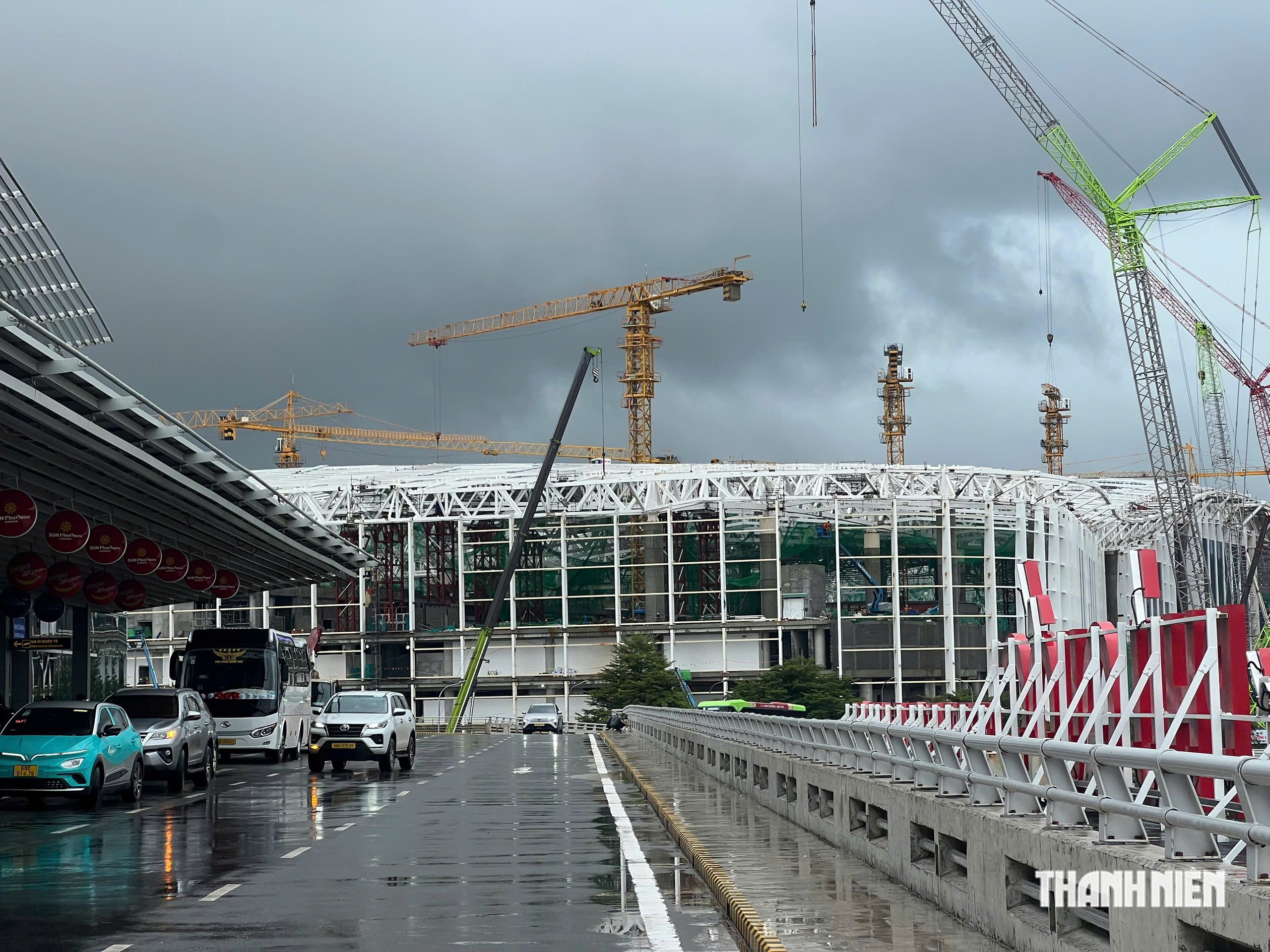 'Đại công trường' APEC Phú Quốc tăng tốc giữa mùa mưa - Ảnh 1.