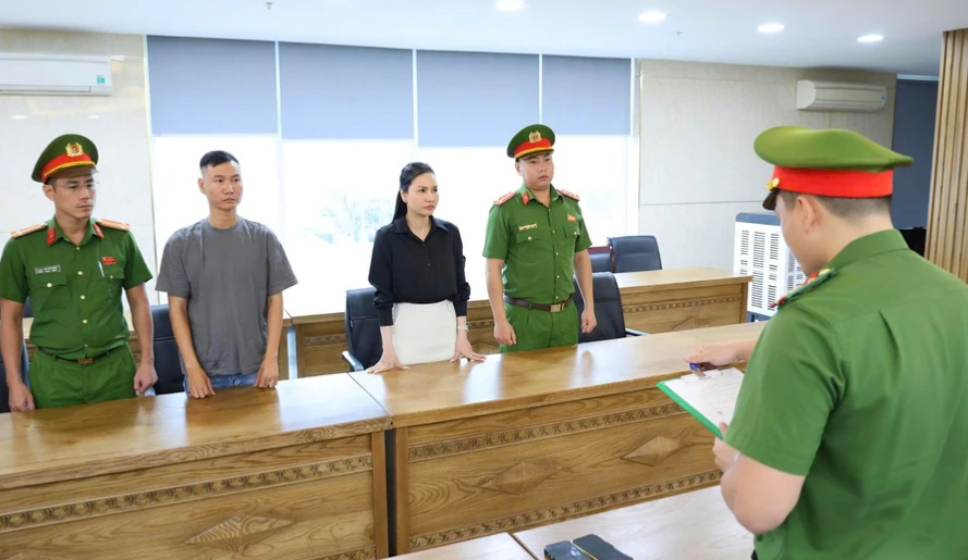 Bu&ocirc;n lậu 80 m&aacute;y chơi game qua cảng Ti&ecirc;n Sa, 2 người bị khởi tố- Ảnh 1.