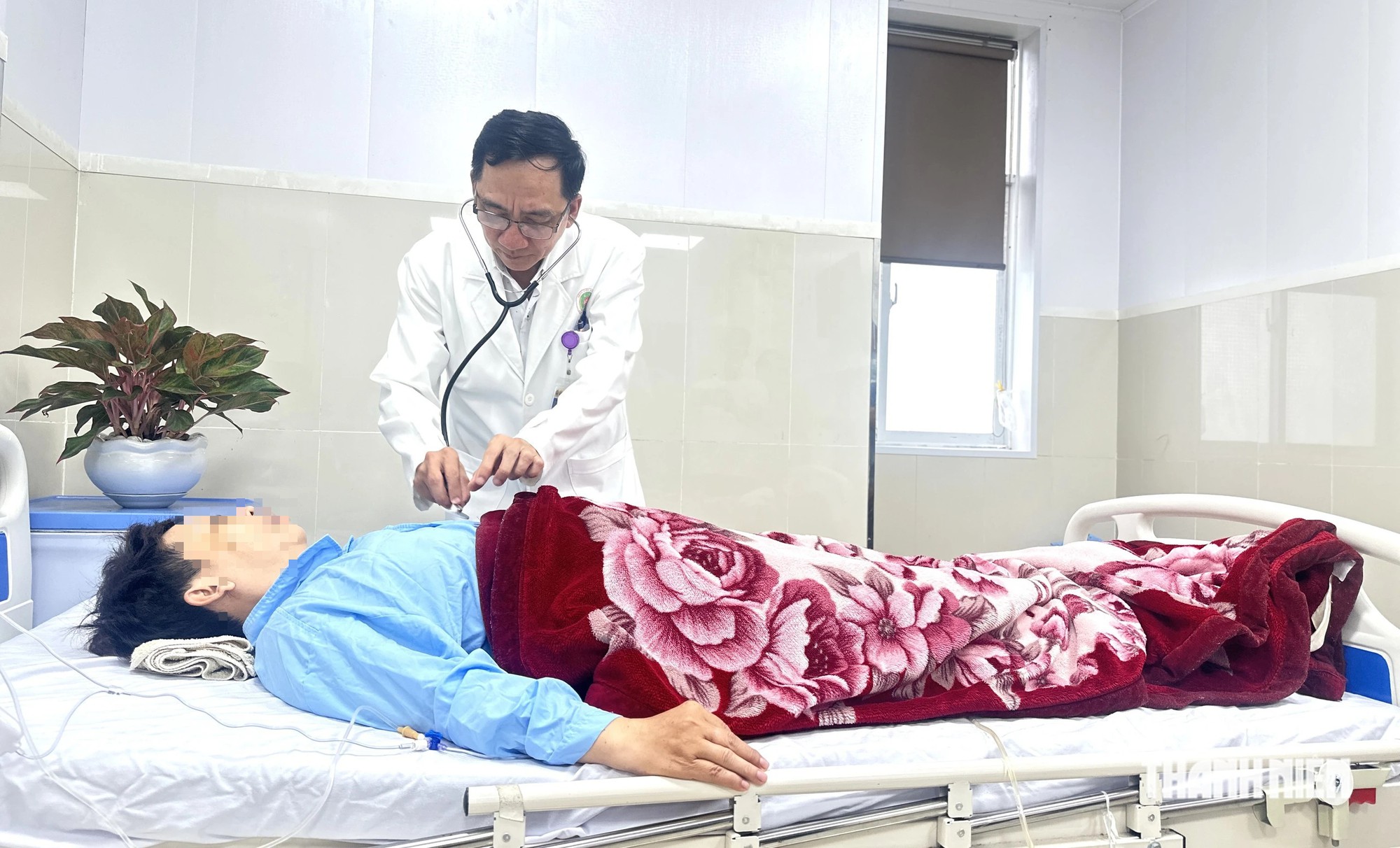 Bụng to, khó thở, người phụ nữ 51 tuổi phát hiện khối u 4,5 kg - Ảnh 1.