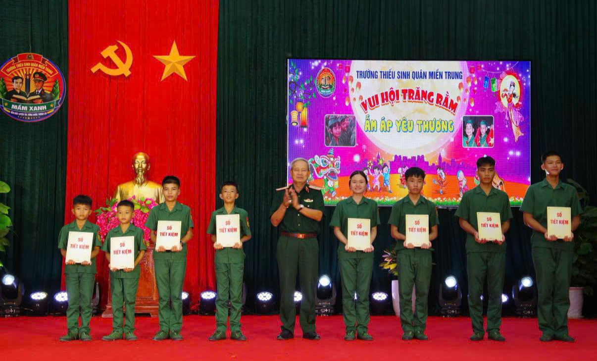 Ấm áp đêm Trung thu ở Trường Thiếu sinh quân miền Trung- Ảnh 6.