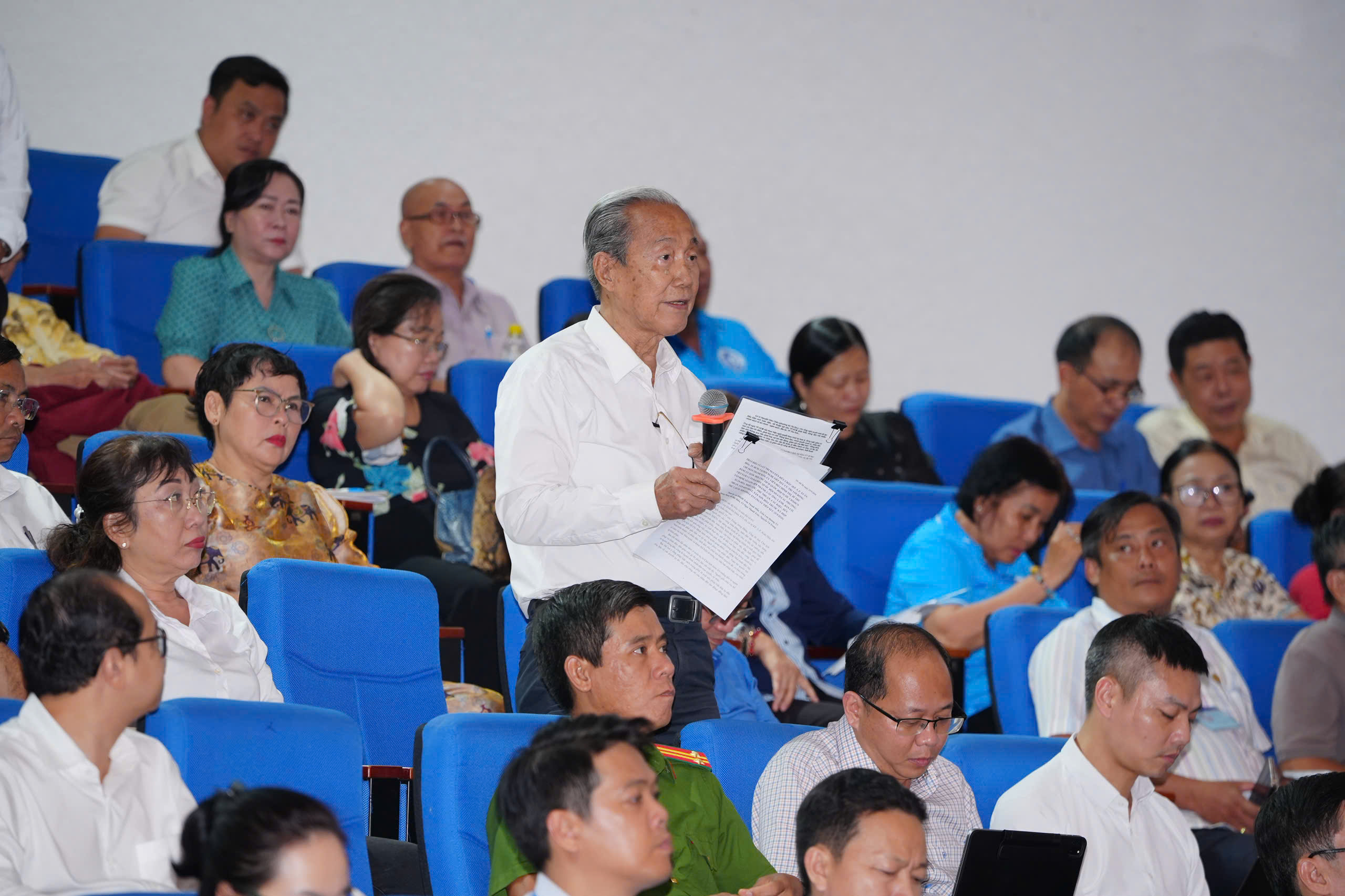 Chủ tịch Quốc hội Trần Thanh Mẫn tiếp xúc cử tri tại TP.HCM - Ảnh 4.
